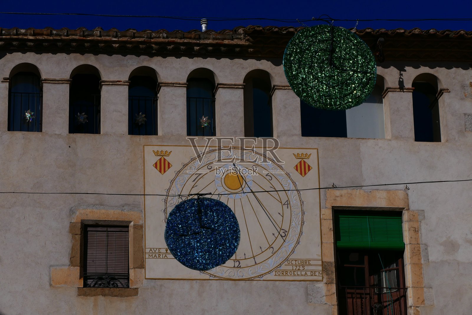 蒙特格里托雷拉，主广场：赫罗纳省（加泰罗尼亚）照片摄影图片