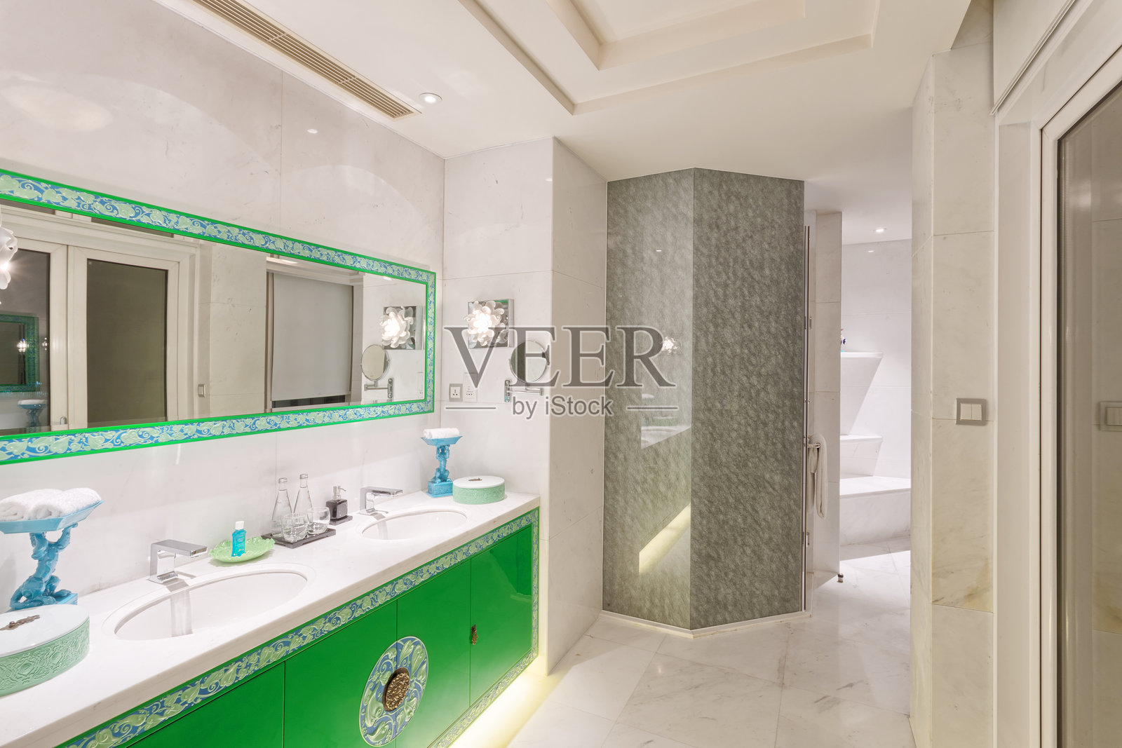 现代简洁卫生间照片摄影图片