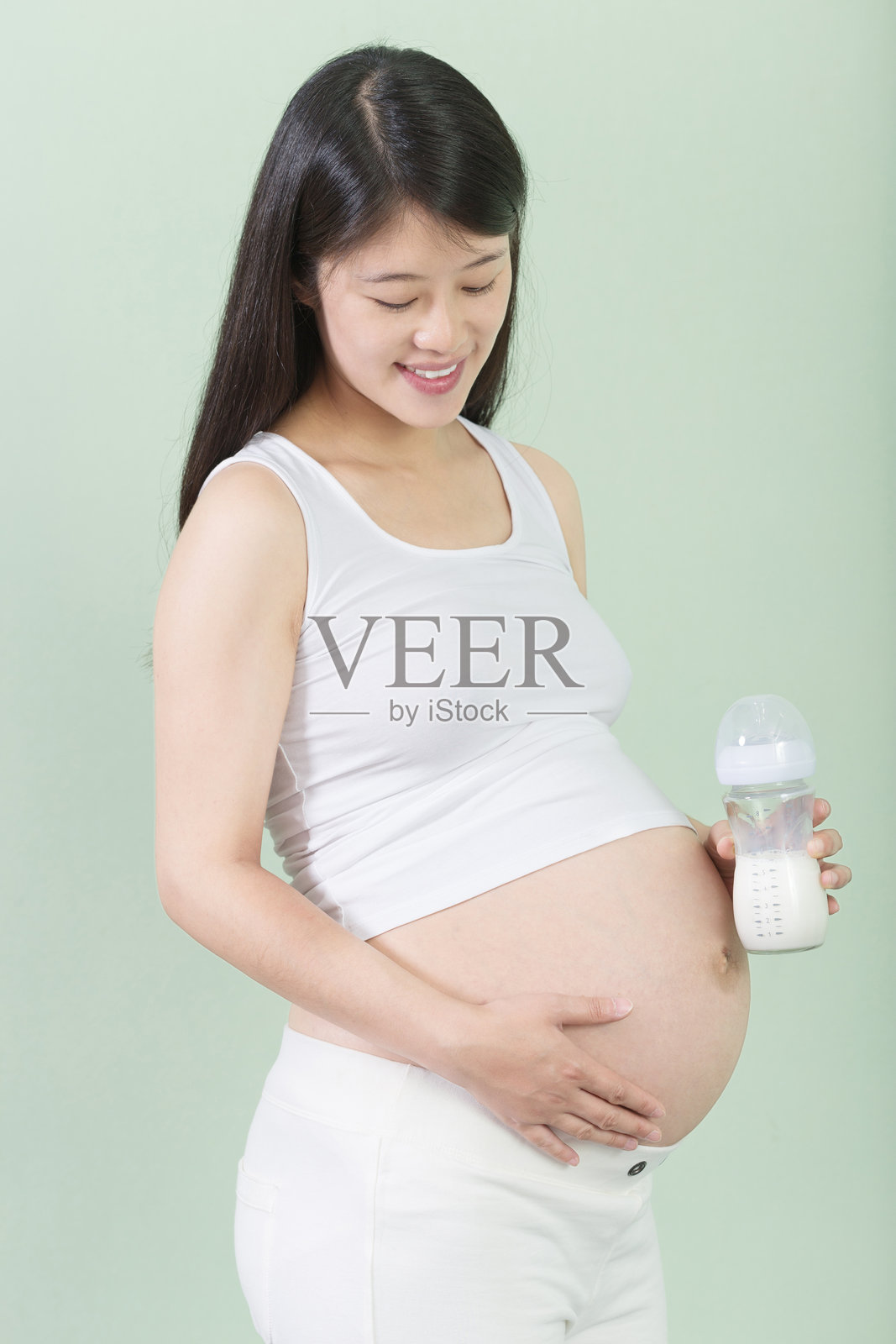 快乐的孕妇照片摄影图片