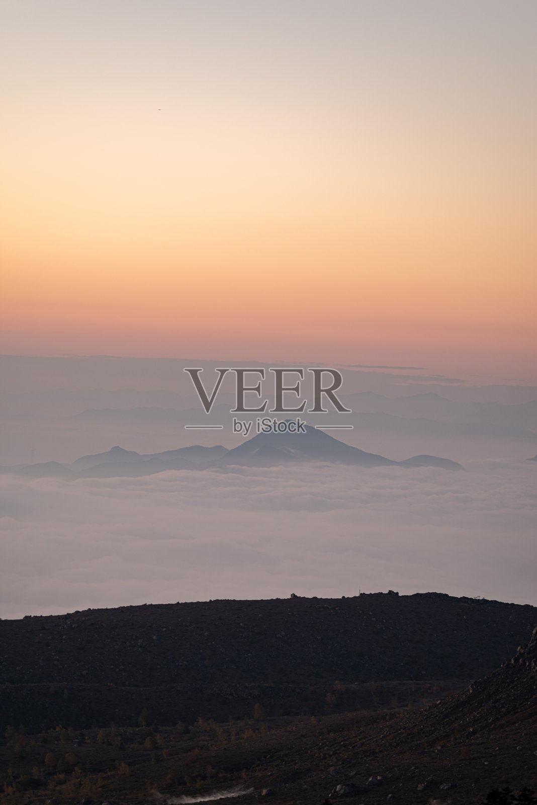 长野县与群马县交界处的壮观景色：志贺关口的清晨照片摄影图片