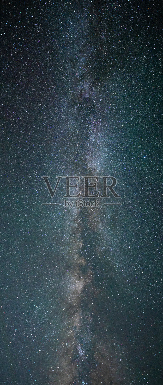 清澈天空下的银河系照片摄影图片