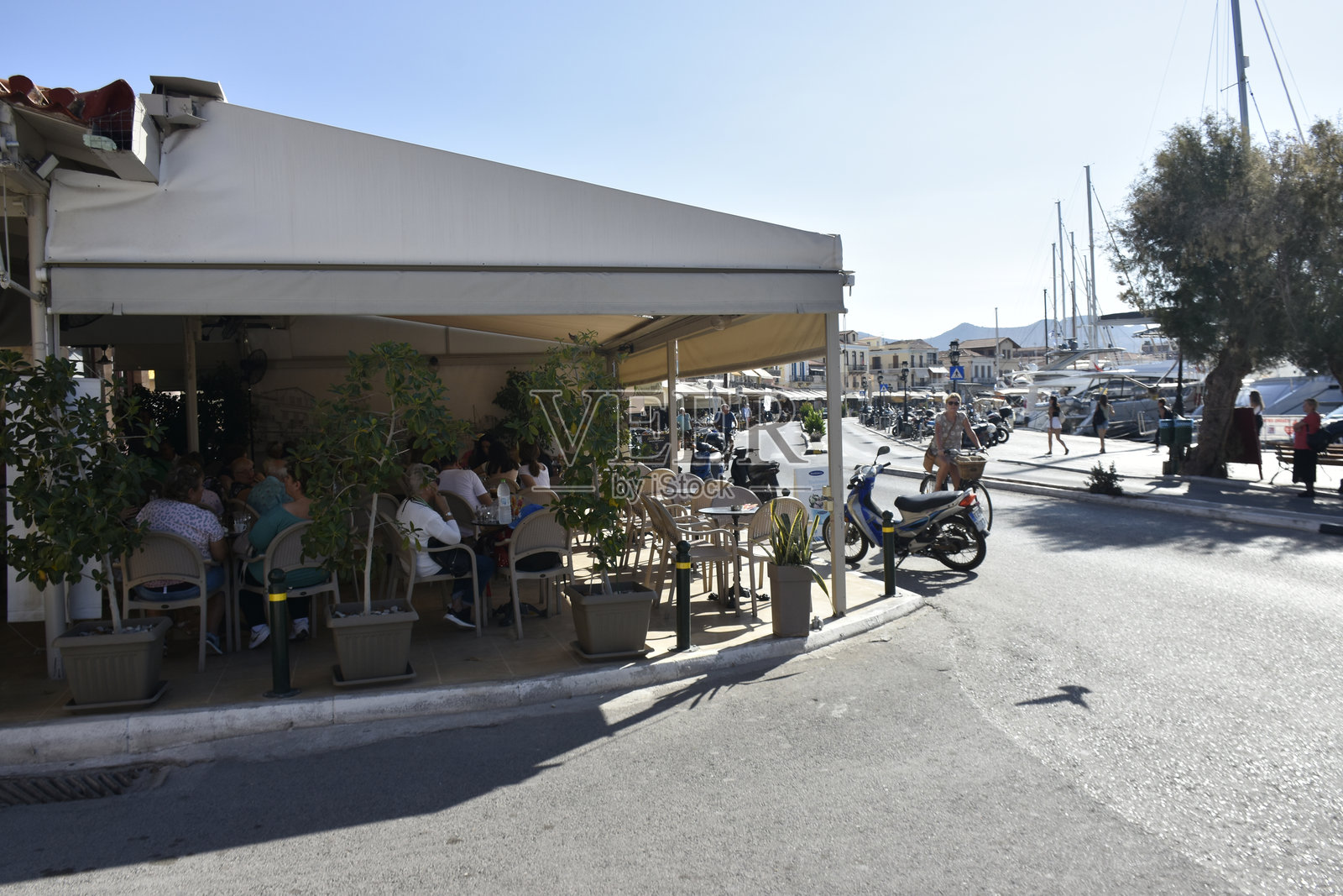 希腊欧洲埃基纳岛港口,餐厅,船只,交通道路照片摄影图片