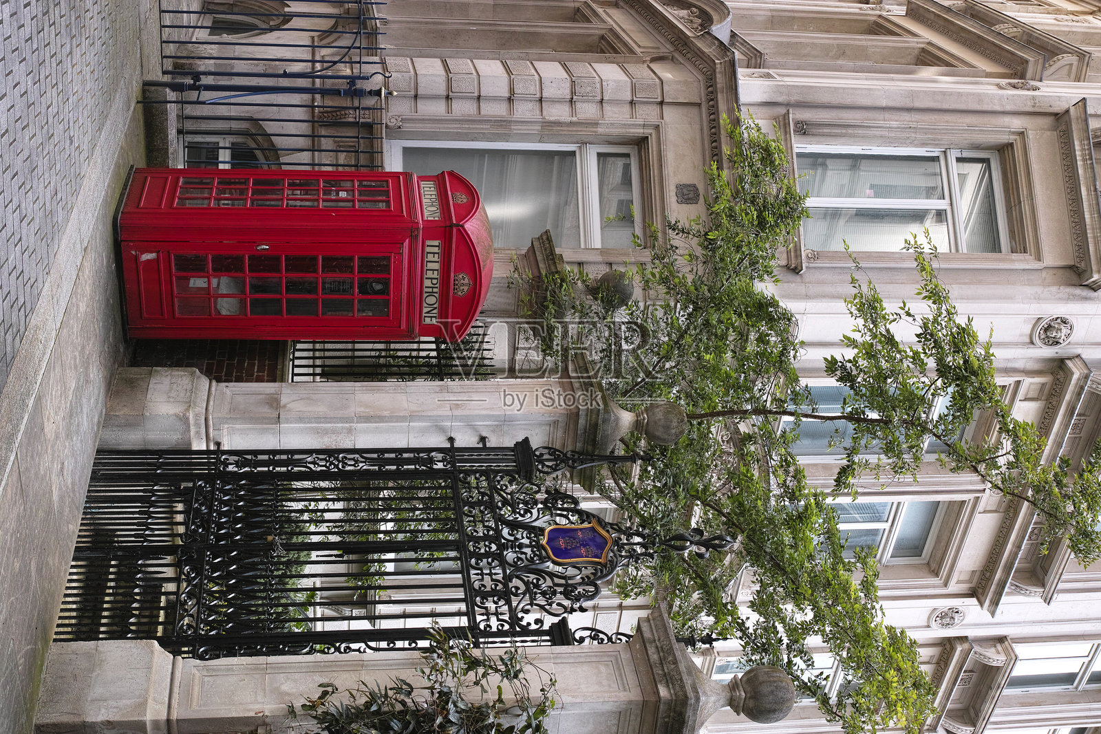 伦敦城市的奥斯丁教堂电话亭照片摄影图片