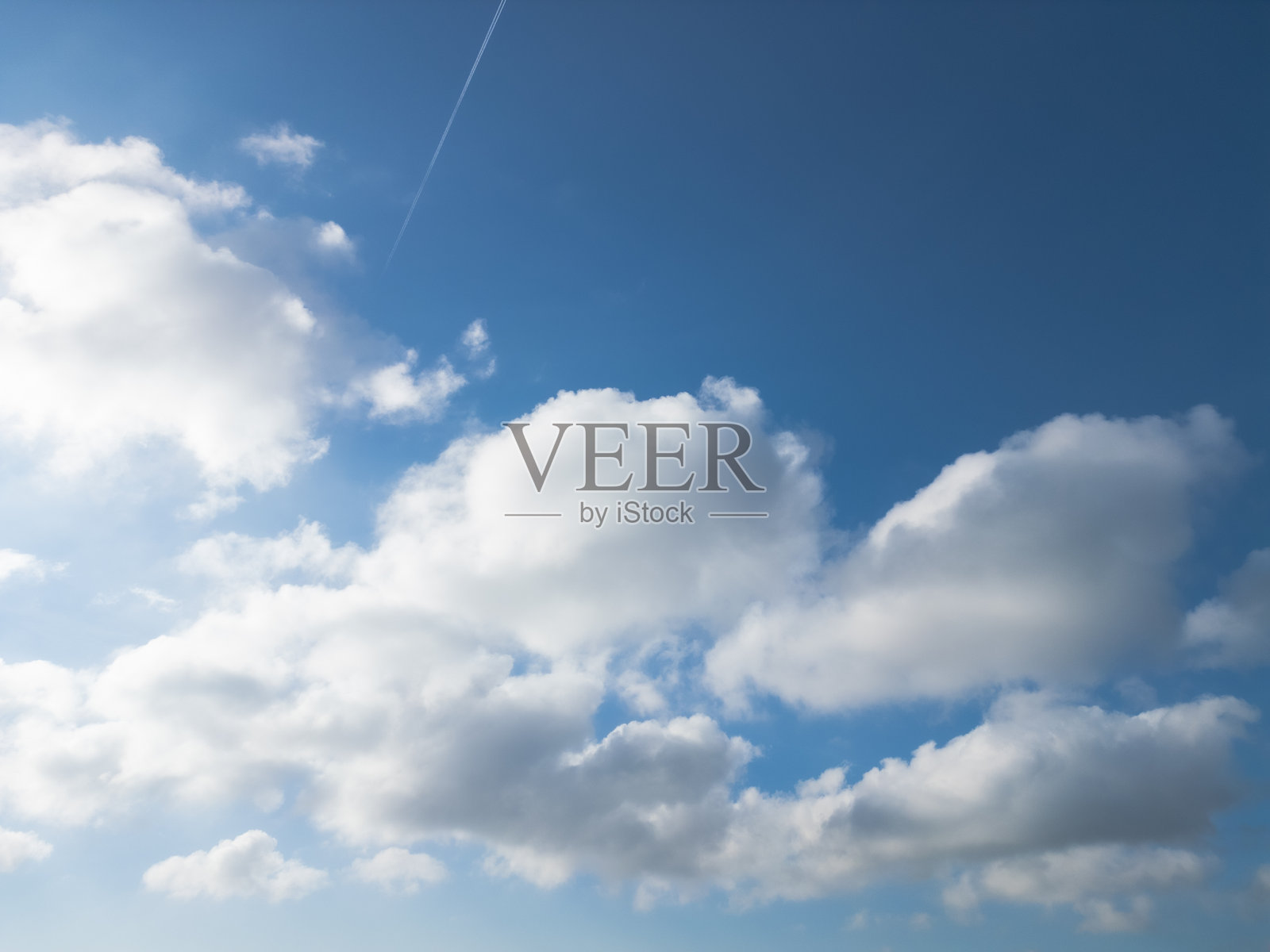 秋日蓝天下的艺术云景照片摄影图片