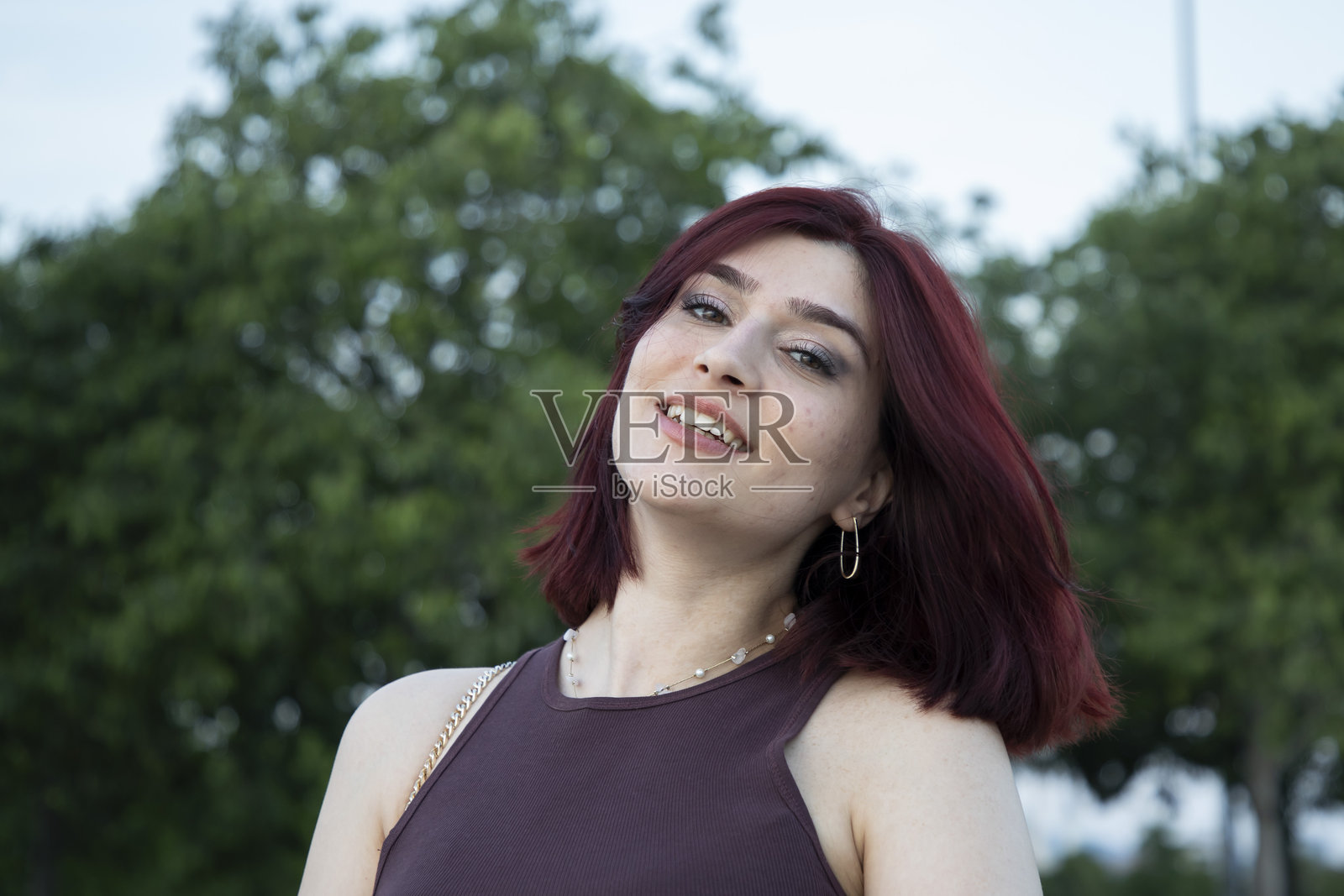 年轻美丽的红发女性肖像照片摄影图片