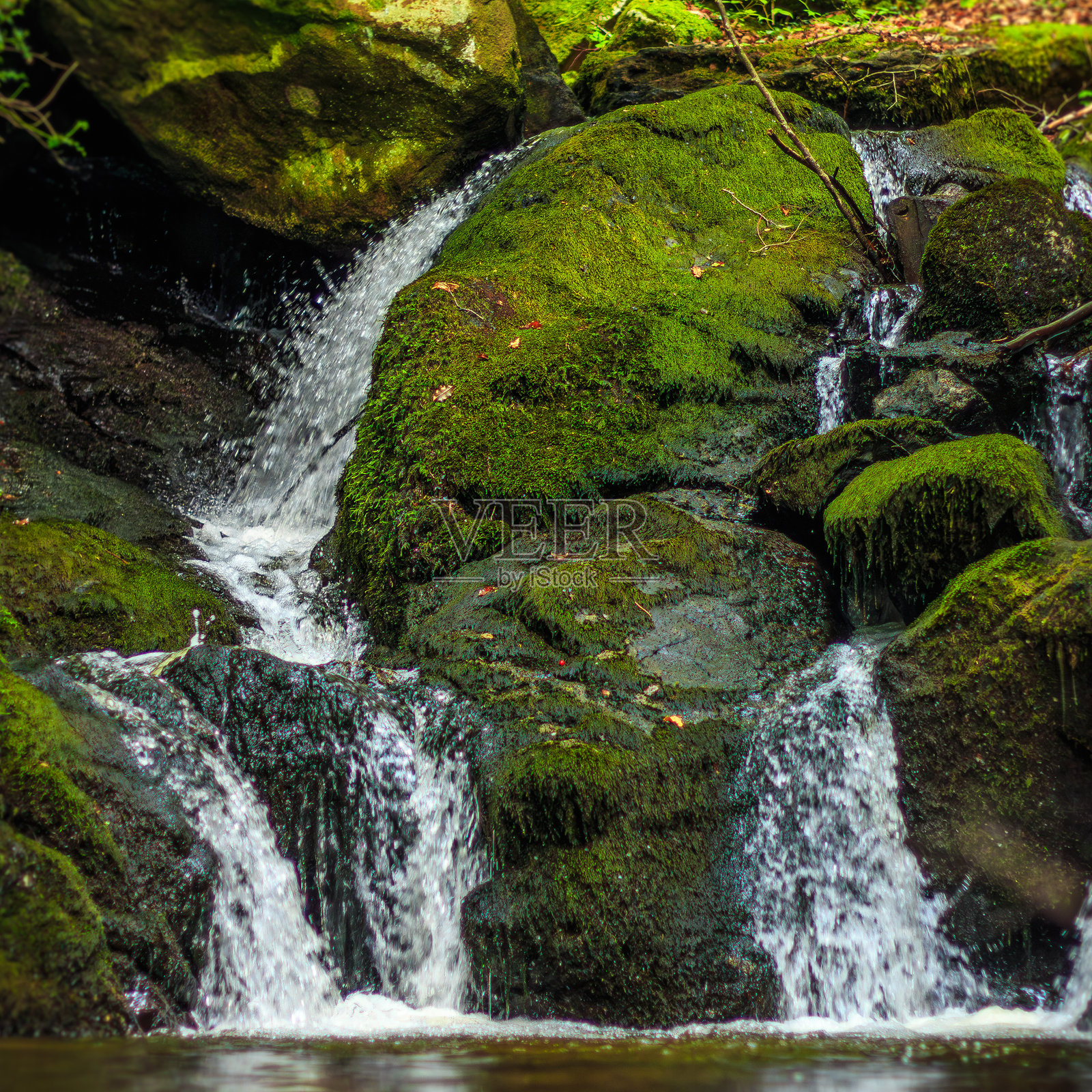 拉蒙特拉里耶瀑布照片摄影图片