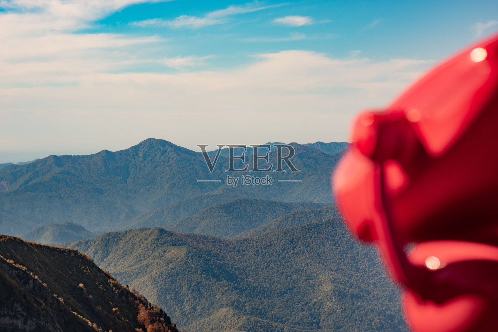 在落日余晖下的高加索山脉照片摄影图片