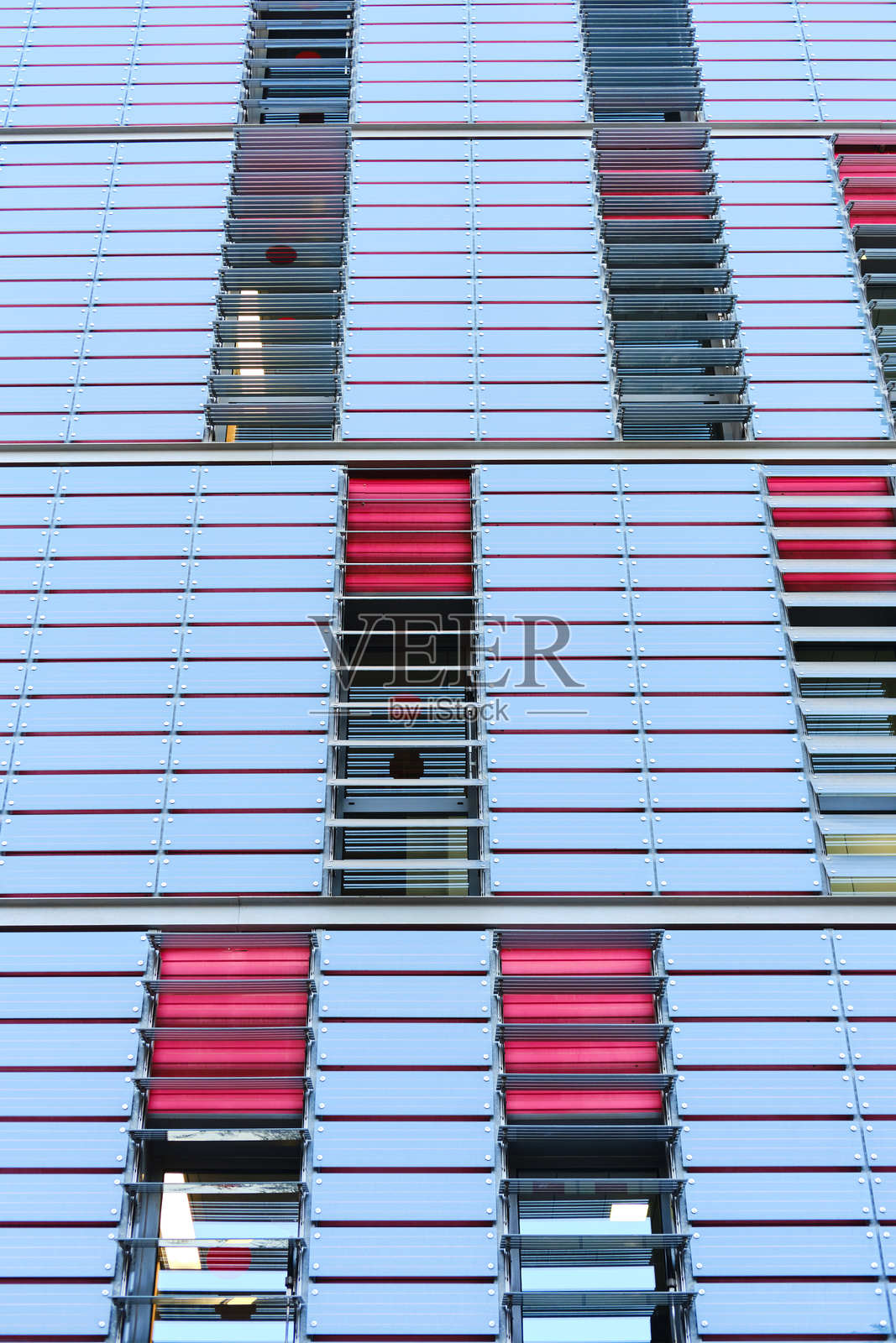 现代摩天大楼窗户的抽象视角。巴塞罗那22@。没有人。建筑与几何概念。照片摄影图片