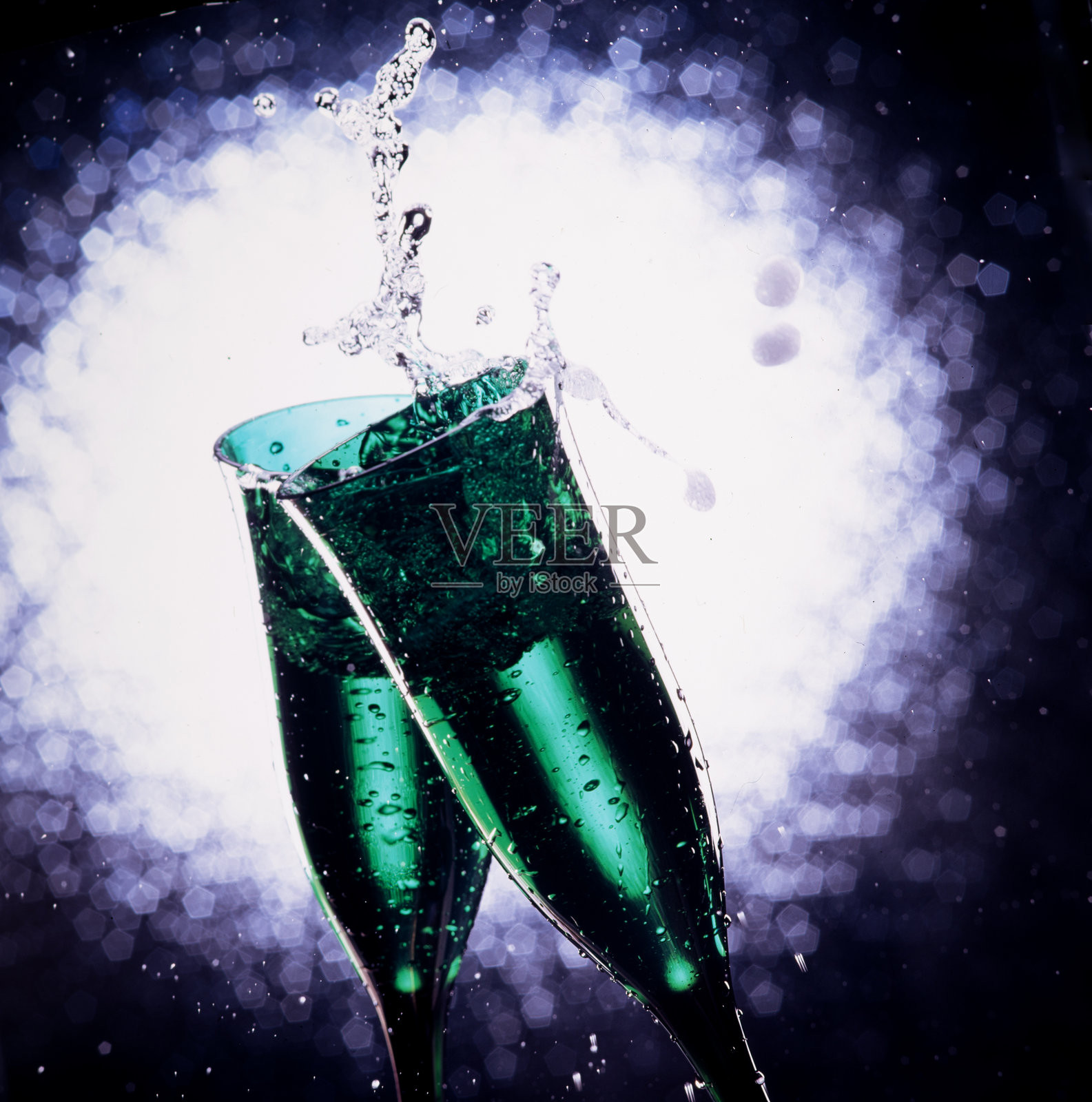 香槟酒杯中的祝酒词照片摄影图片