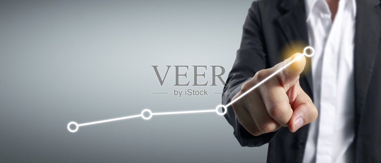 手触摸财务指标和会计市场经济分析图表照片摄影图片