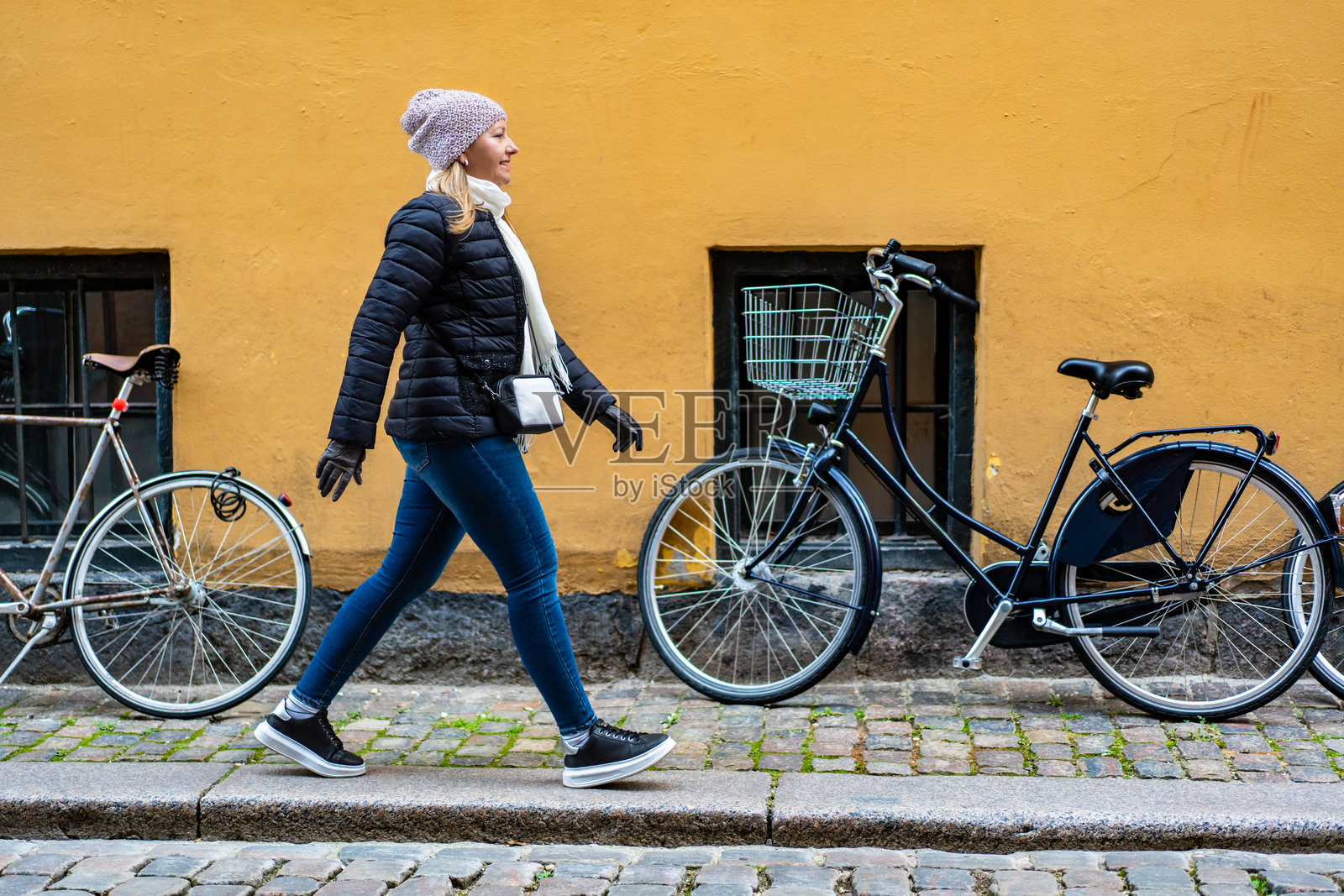 成熟的女性度假中照片摄影图片