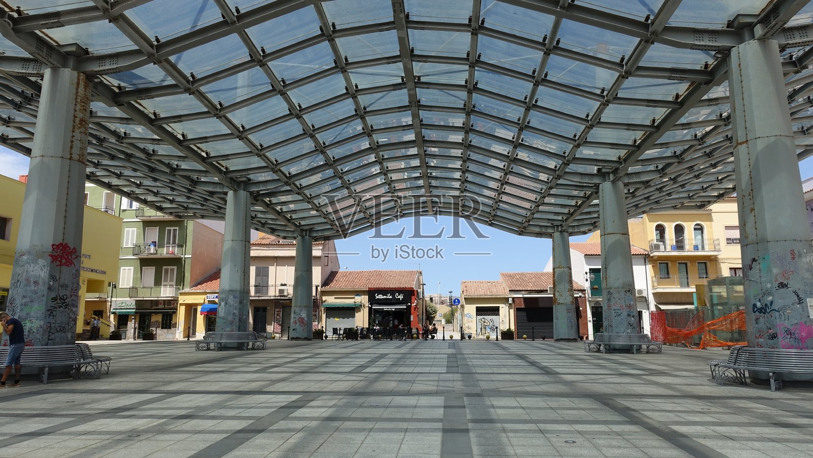 一个被覆盖的市场广场的瞥见。照片摄影图片