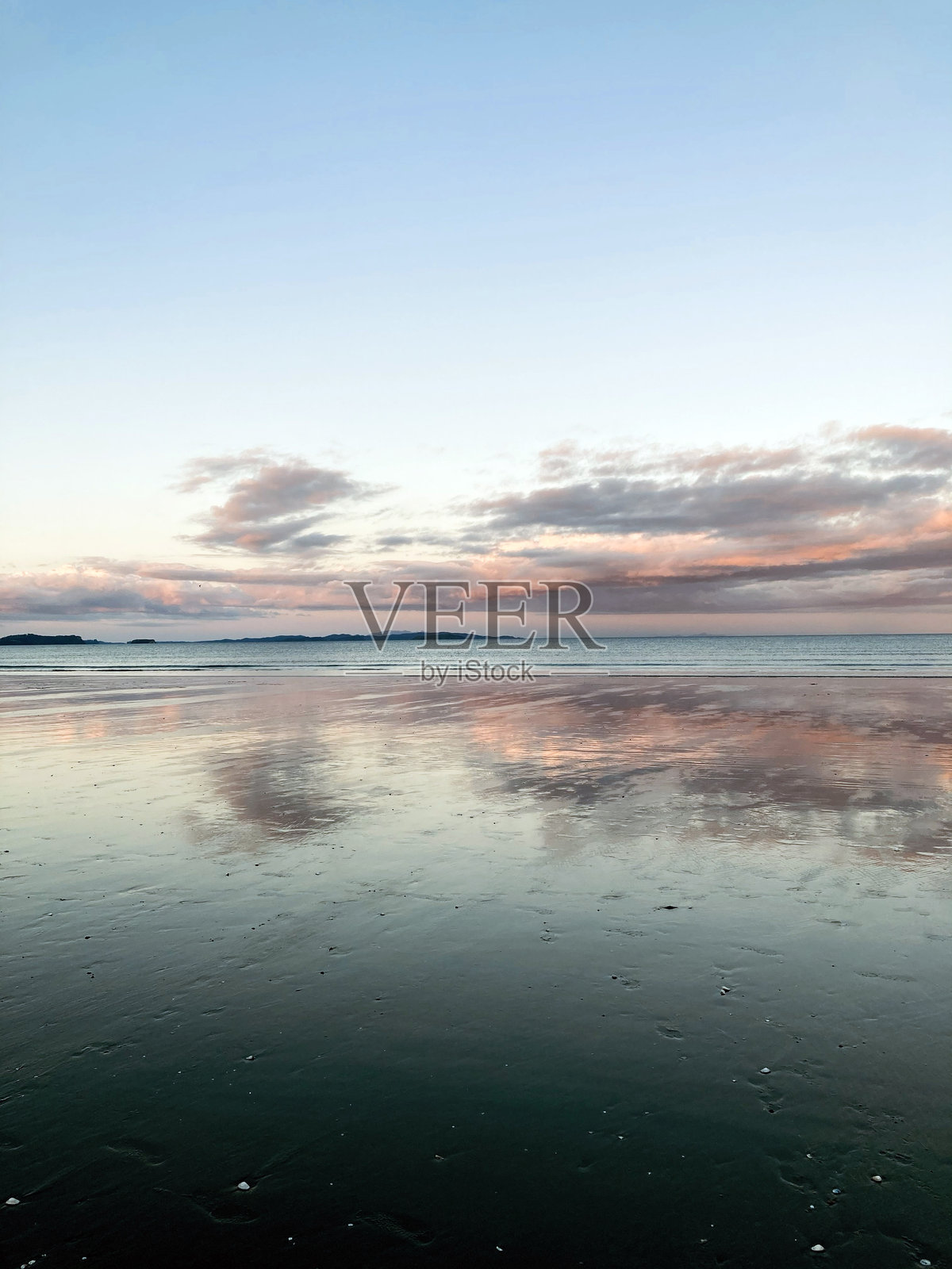 新西兰奥克兰的奥雷瓦海滩日落照片摄影图片