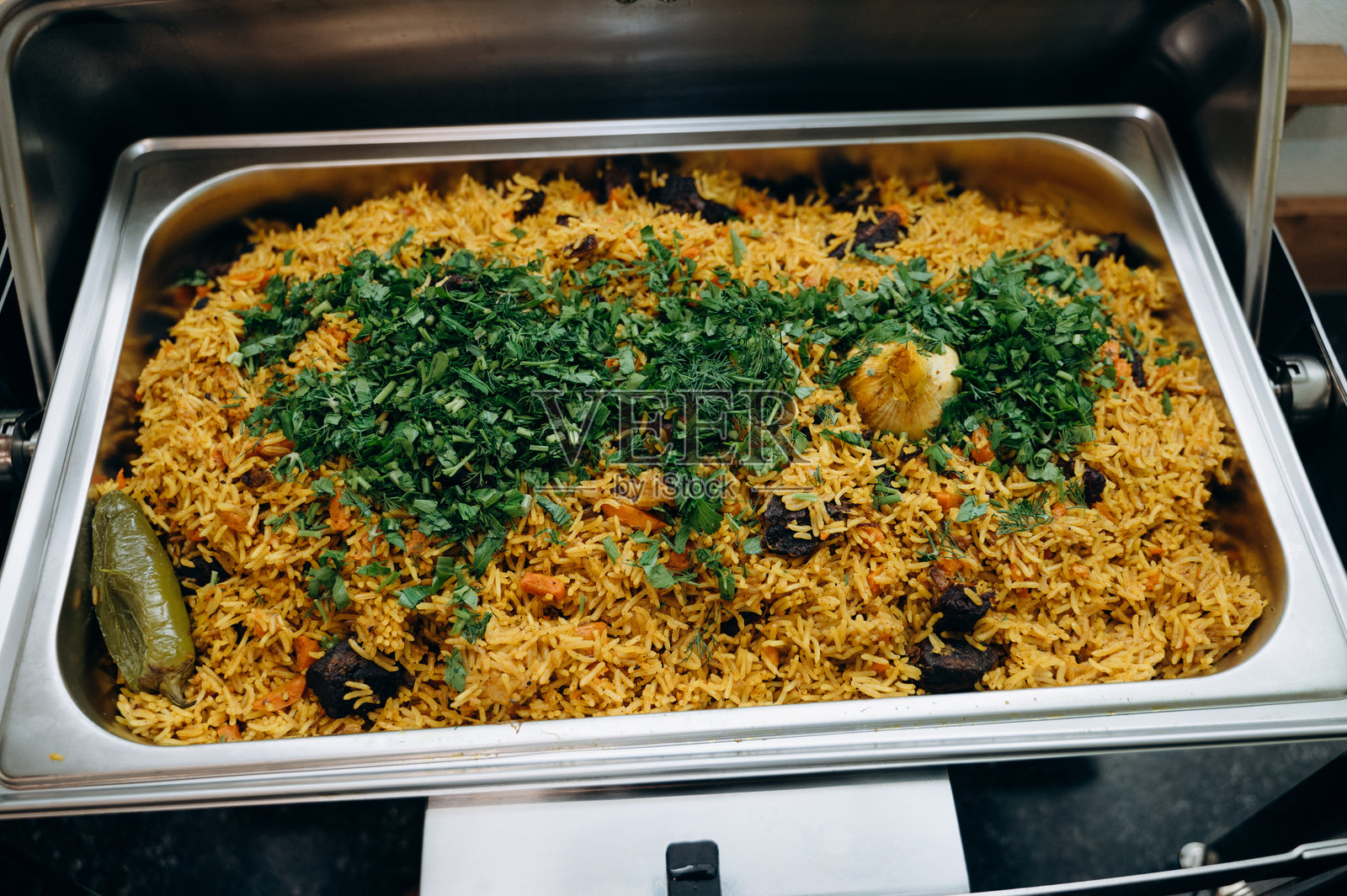 米饭炖菜。照片摄影图片