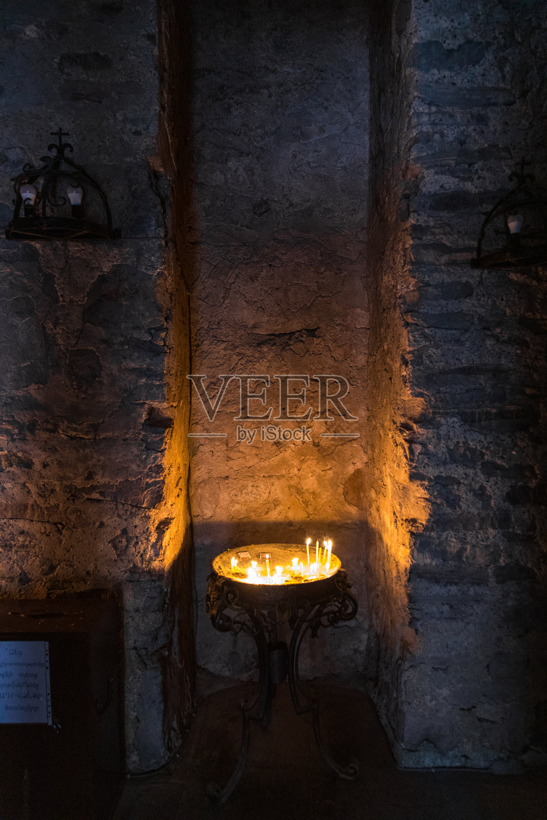 卡尔巴贾尔的达迪万克，亚美尼亚使徒教会修道院内部。达迪万克，纳戈尔诺-卡拉巴赫，阿塞拜疆。照片摄影图片