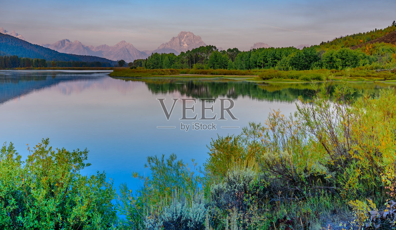 日出时的莫兰山照片摄影图片