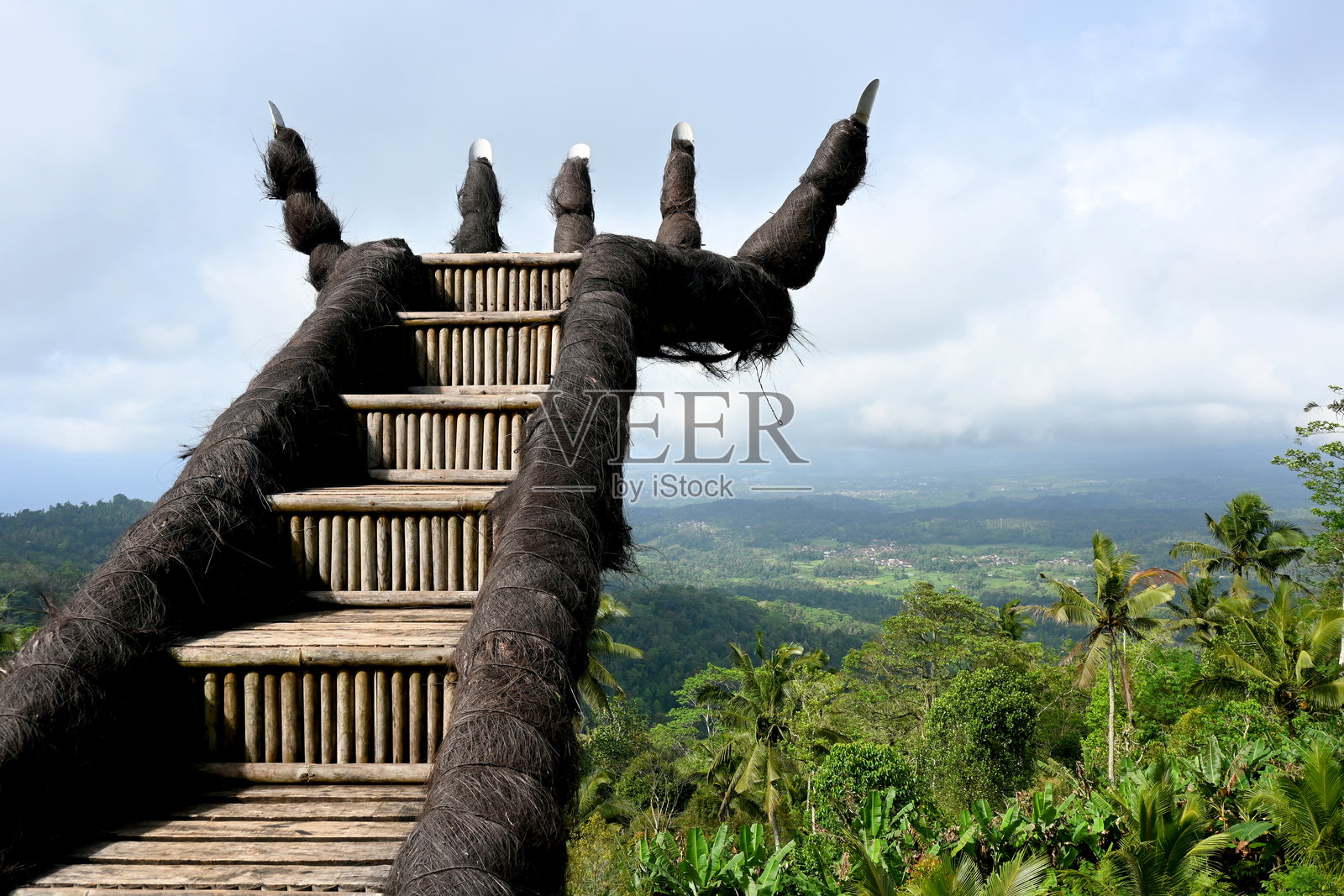 卡朗阿塞姆区的隐秘花园，靠近伦布扬寺，拥有许多标志性的拍照地点照片摄影图片
