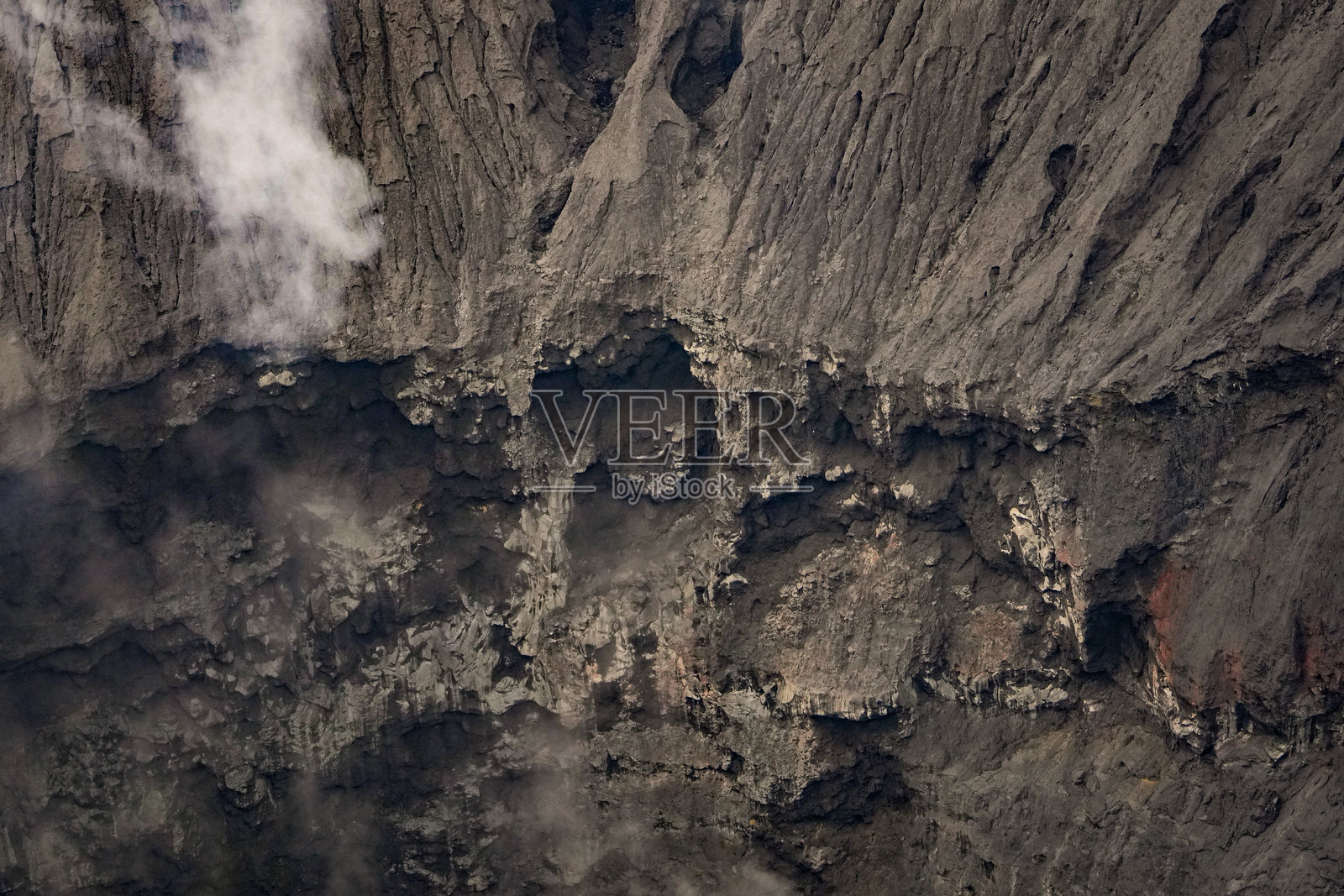 布罗莫火山的火口照片摄影图片