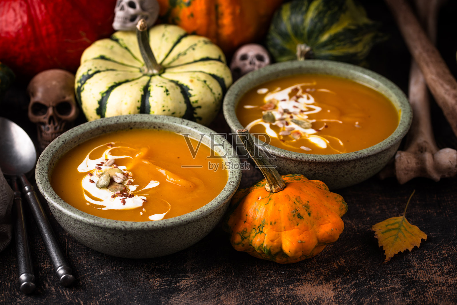 素食秋季南瓜奶油汤照片摄影图片