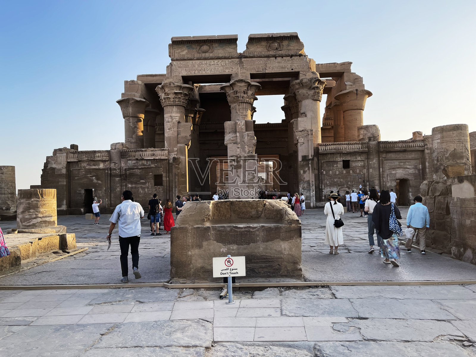 埃及科姆翁博，神庙入口照片摄影图片