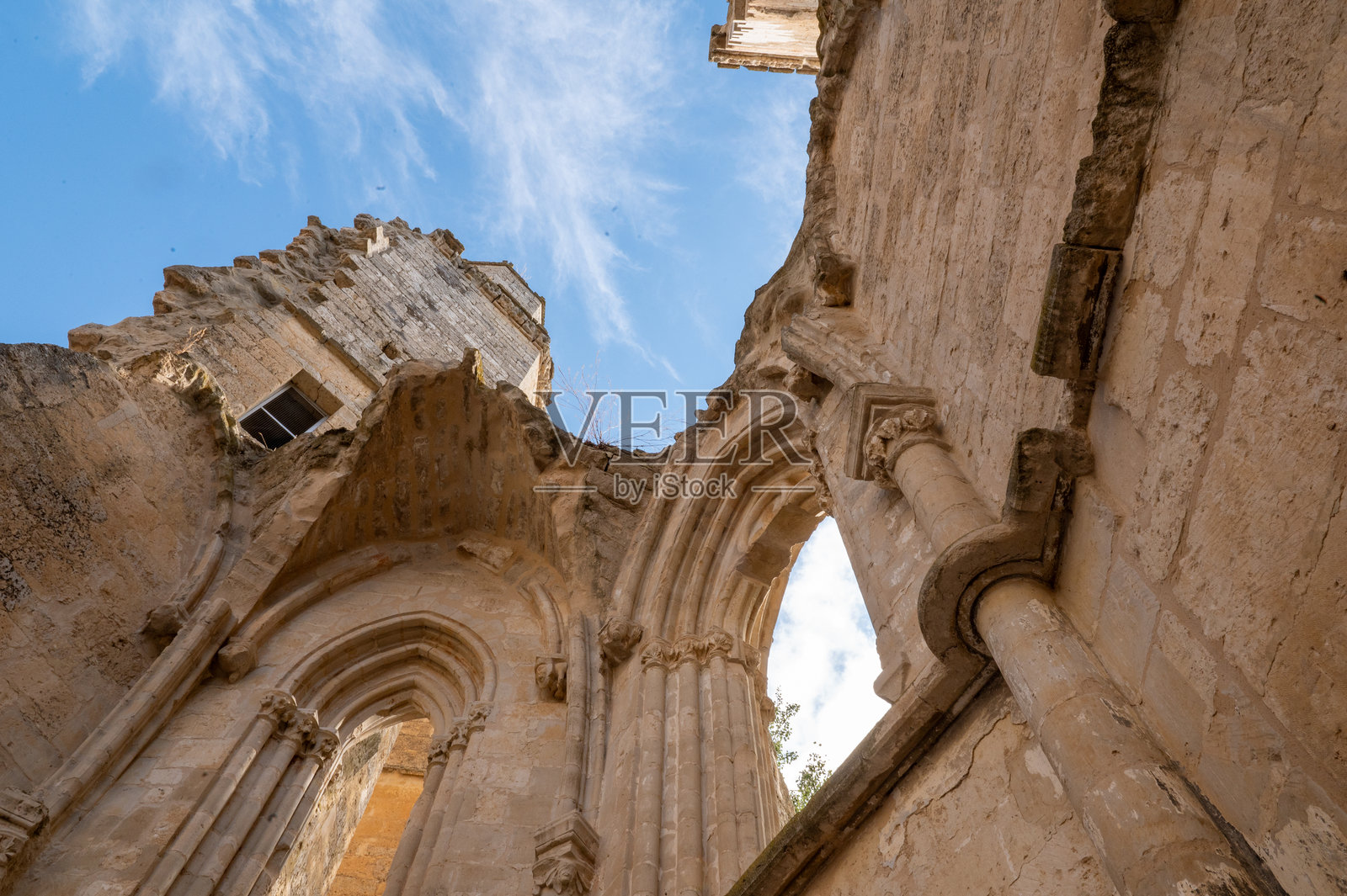 2024年圣安东修道院遗址，位于圣地亚哥之路，建于14世纪照片摄影图片