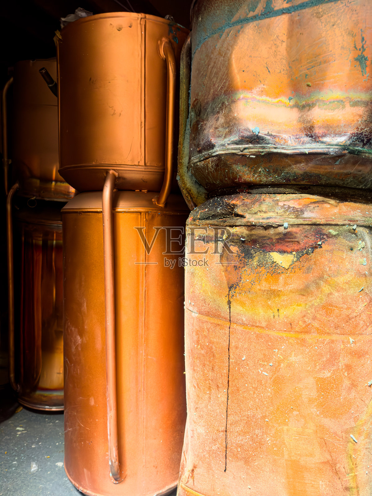 旧铜圆筒照片摄影图片