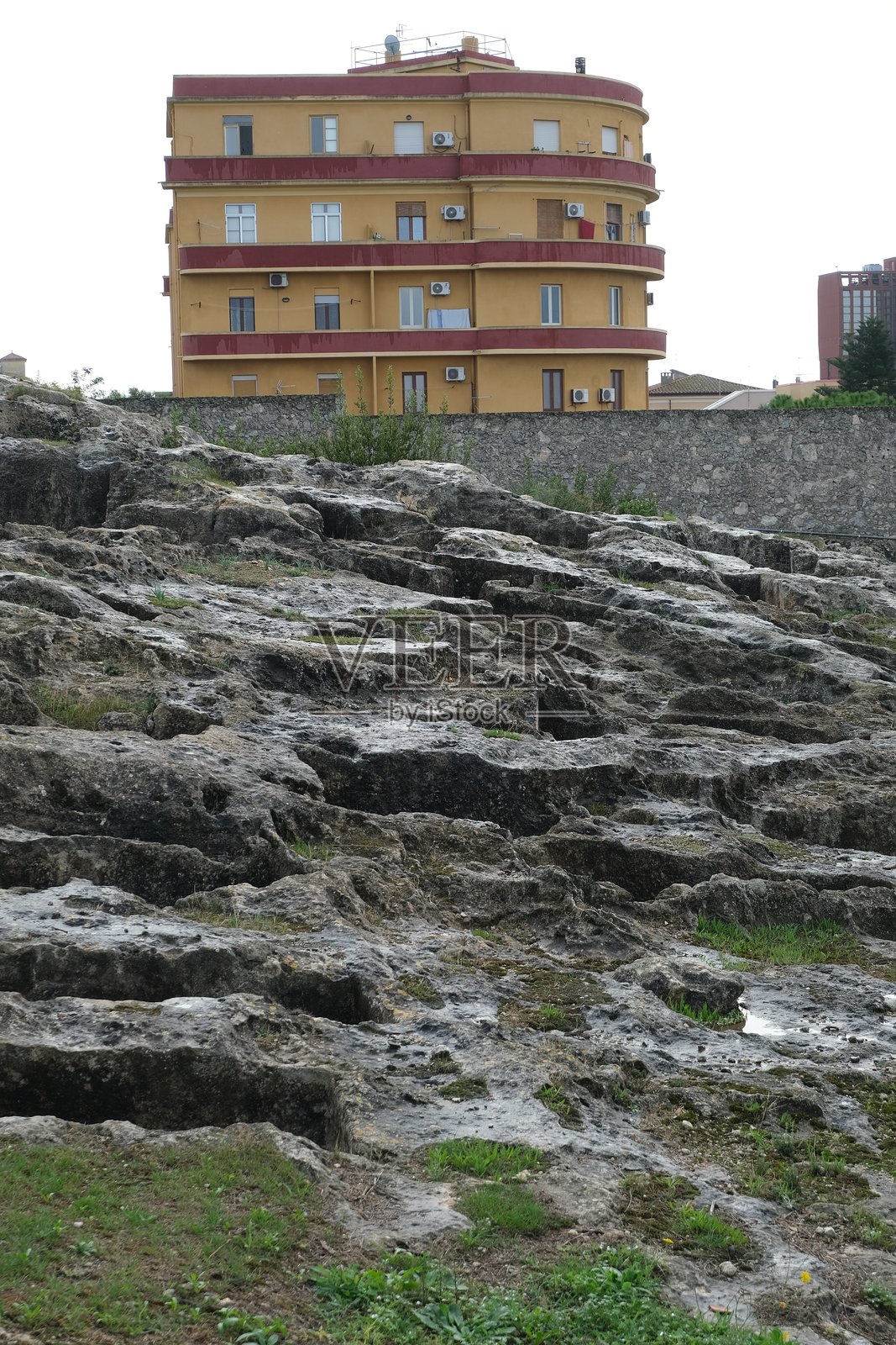 图维克斯杜墓地的墓葬。撒丁岛卡利亚里的腓尼基深岩墓葬。照片摄影图片