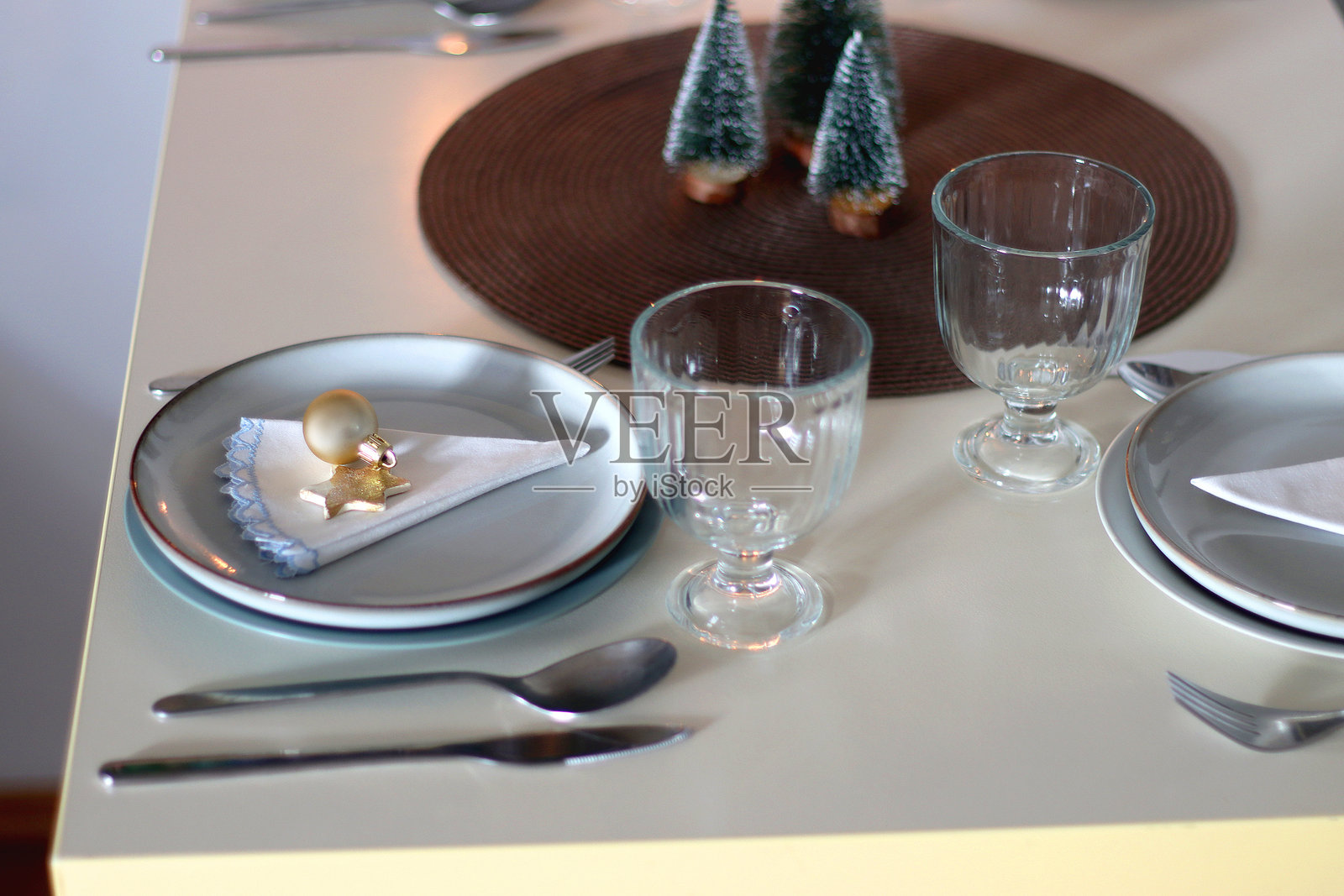 圣诞节餐桌布置照片摄影图片
