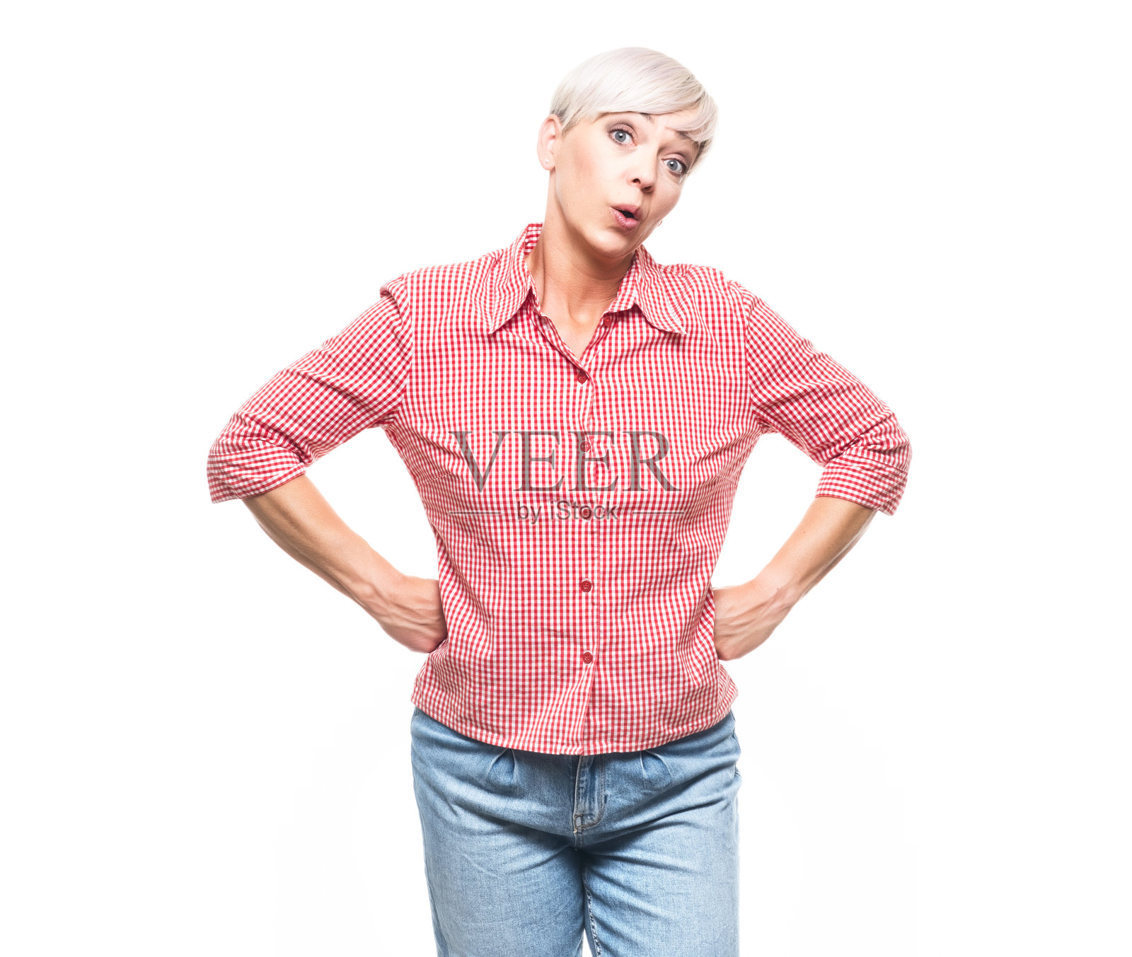 嫉妒的女人，孤立在白色背景上。愤怒的中年女性。照片摄影图片