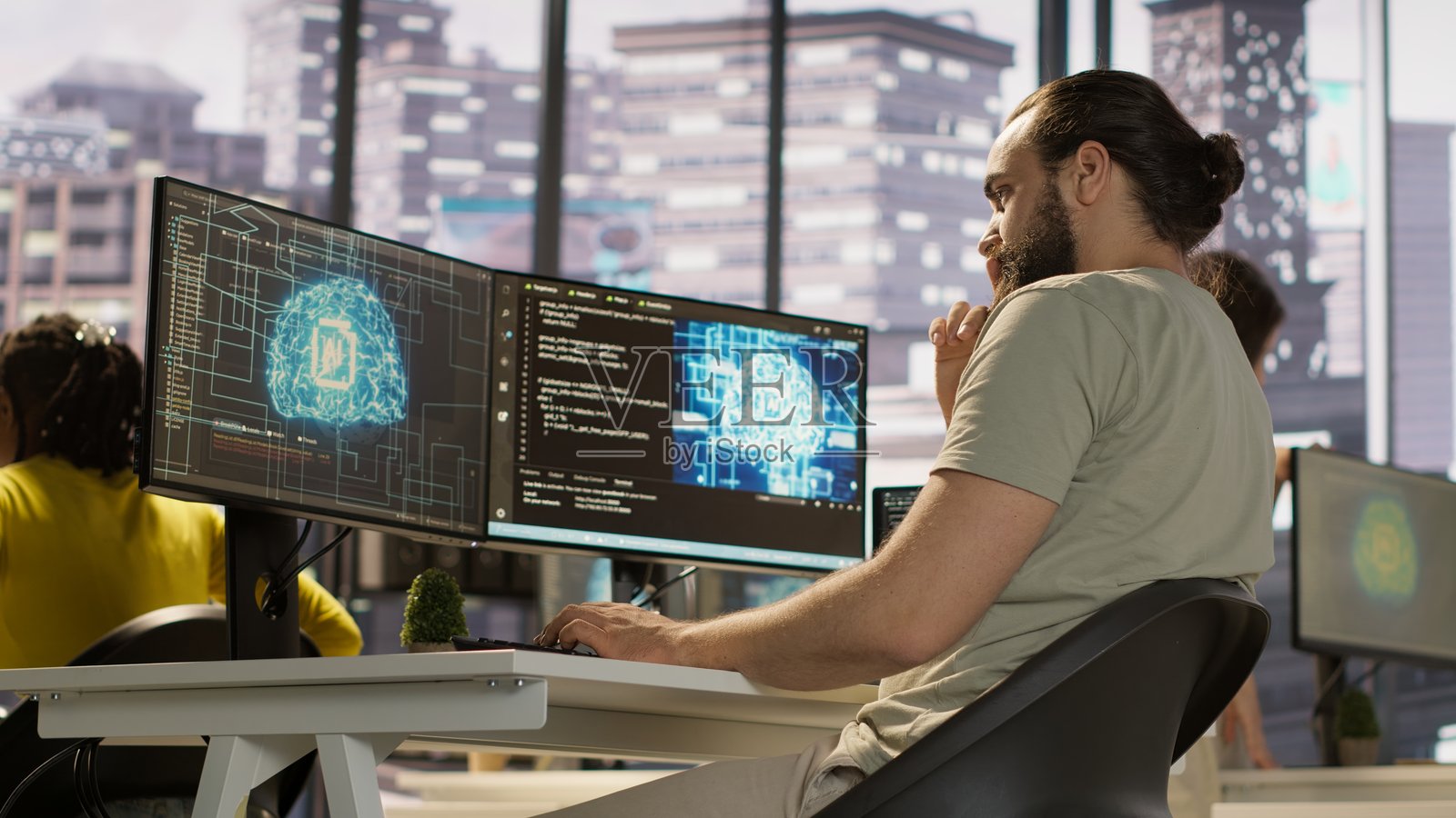 男子监控和维护人工智能公司的系统照片摄影图片