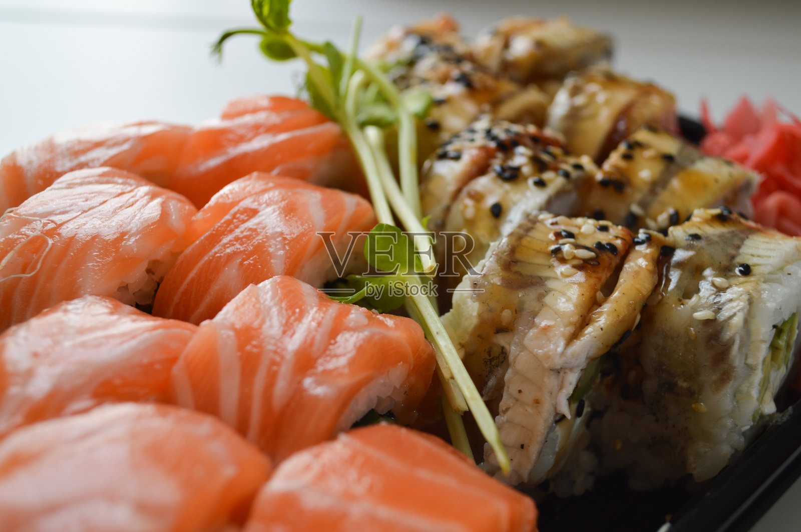 装饰寿司卷：美味的呈现照片摄影图片