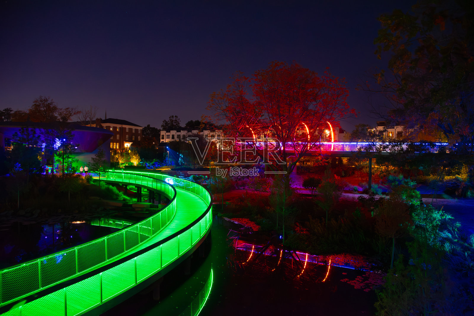 照明天桥 - 卡里，北卡罗来纳州照片摄影图片