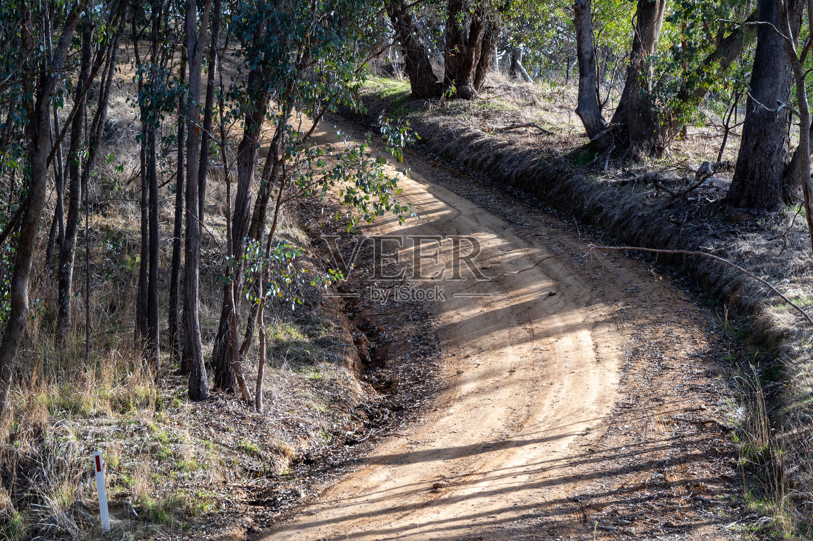维多利亚州的乡村碎石道路照片摄影图片