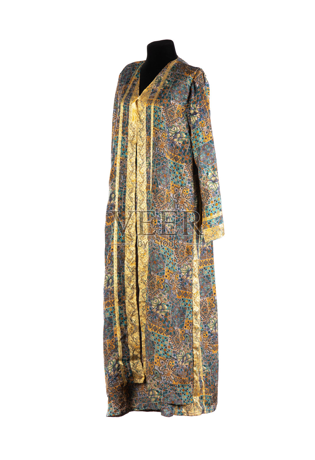 美丽的亚洲长裙，带有花卉图案，背景为白色。照片摄影图片