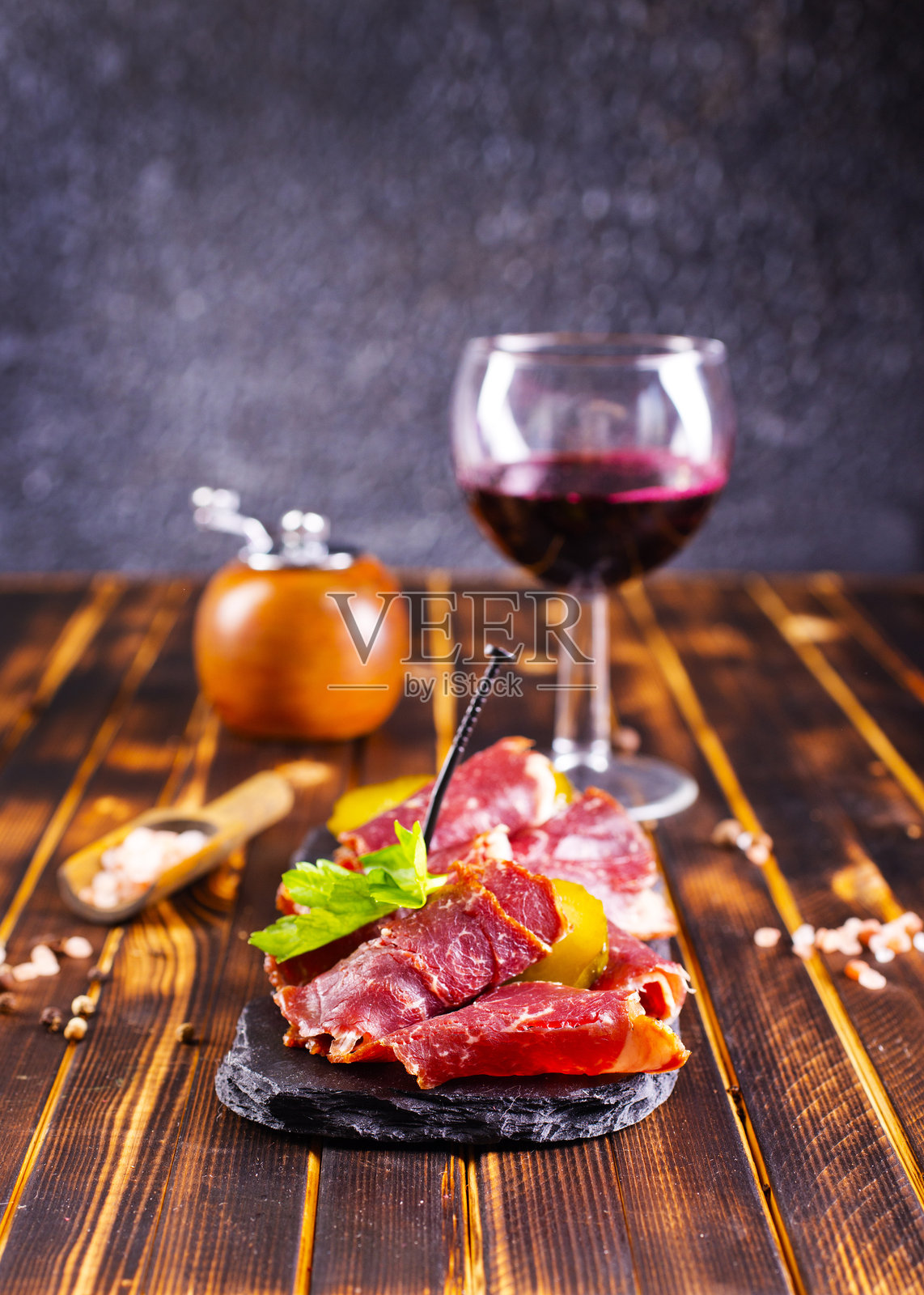 伊比利亚火腿，橡果喂养的伊比利亚火腿。照片摄影图片