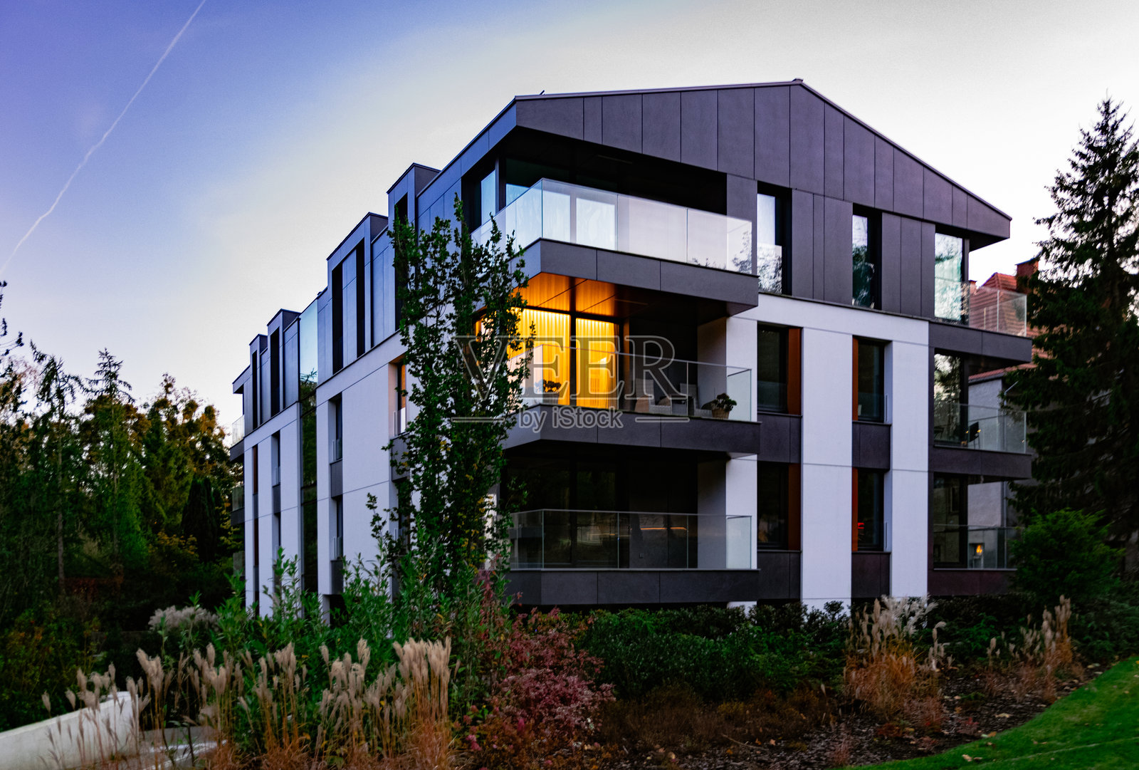 新房建设。郊区住宅开发照片摄影图片