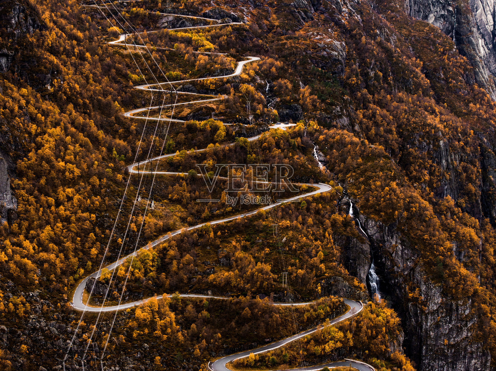 挪威通往吕瑟峡湾的道路鸟瞰图照片摄影图片