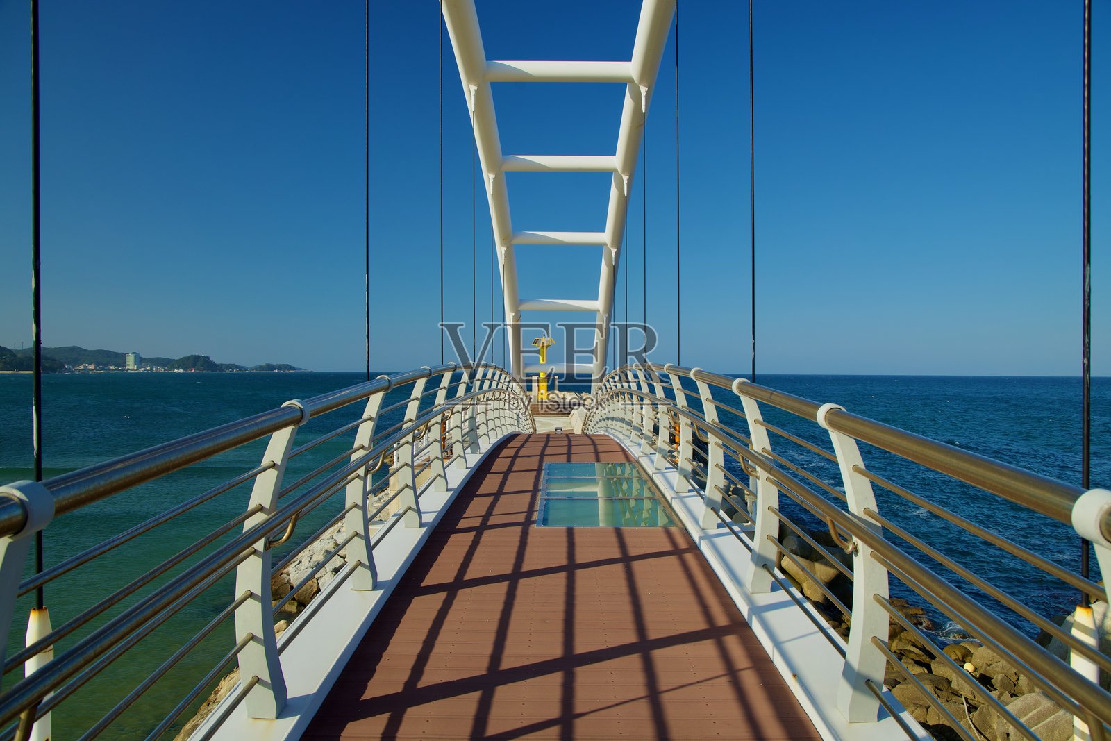 名阿惠日出观景台的拱桥玻璃地板步道照片摄影图片