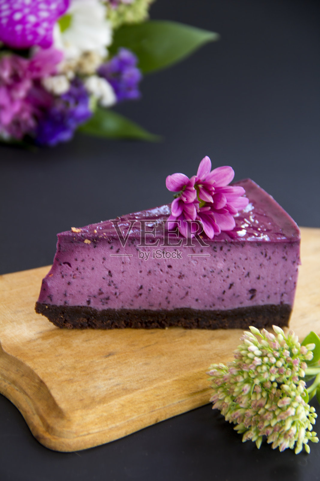 自制蓝莓薄荷芝士蛋糕，健康有机夏季甜点派芝士蛋糕照片摄影图片