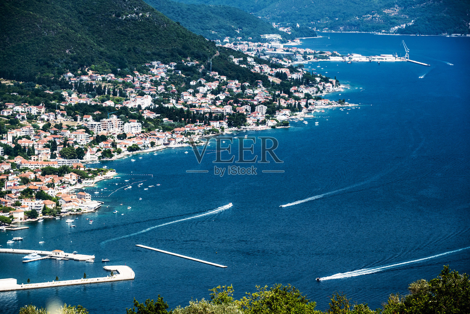 科托尔湾及城市鸟瞰图照片摄影图片