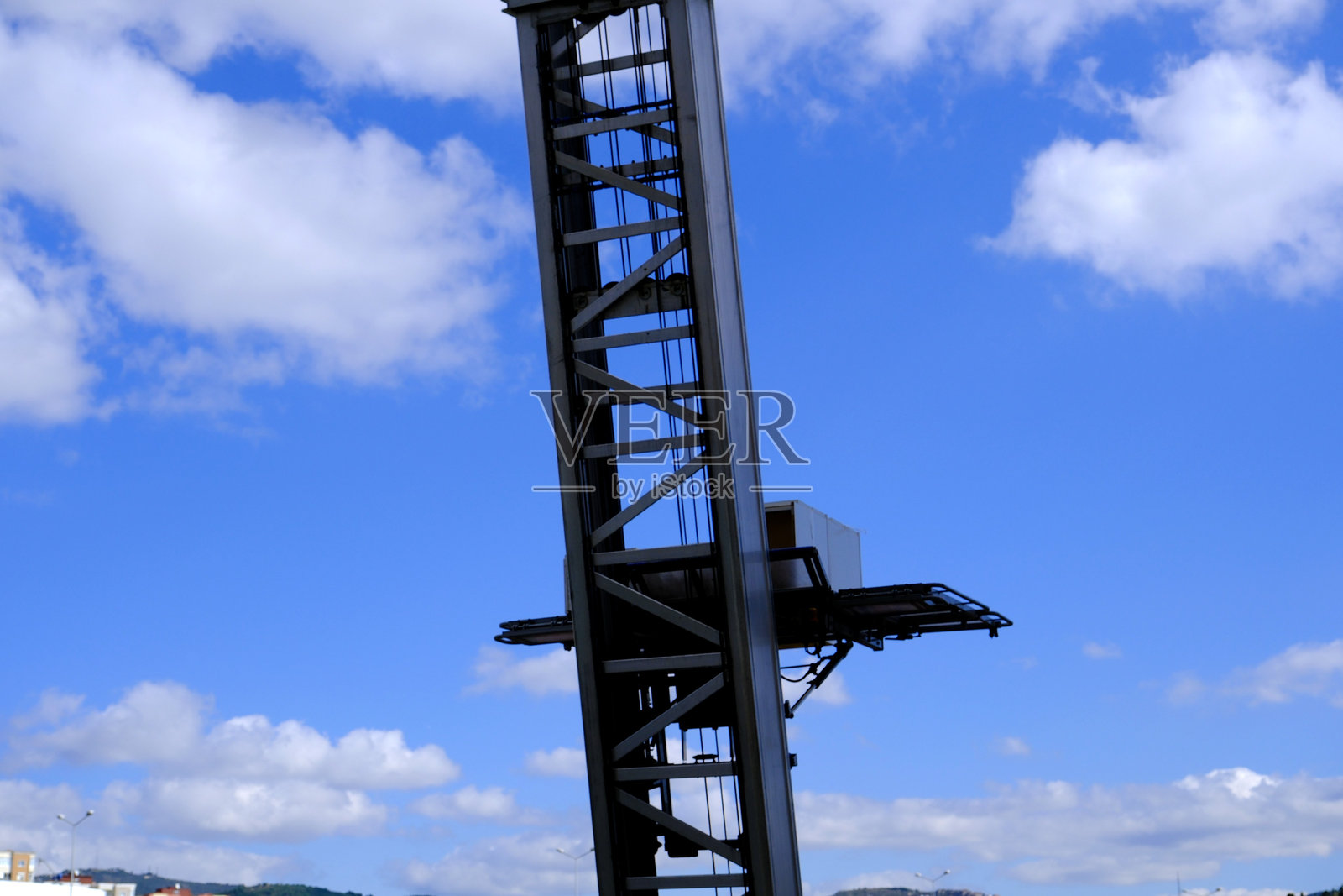 搬家公司使用电梯将房屋搬运到上层的照片照片摄影图片