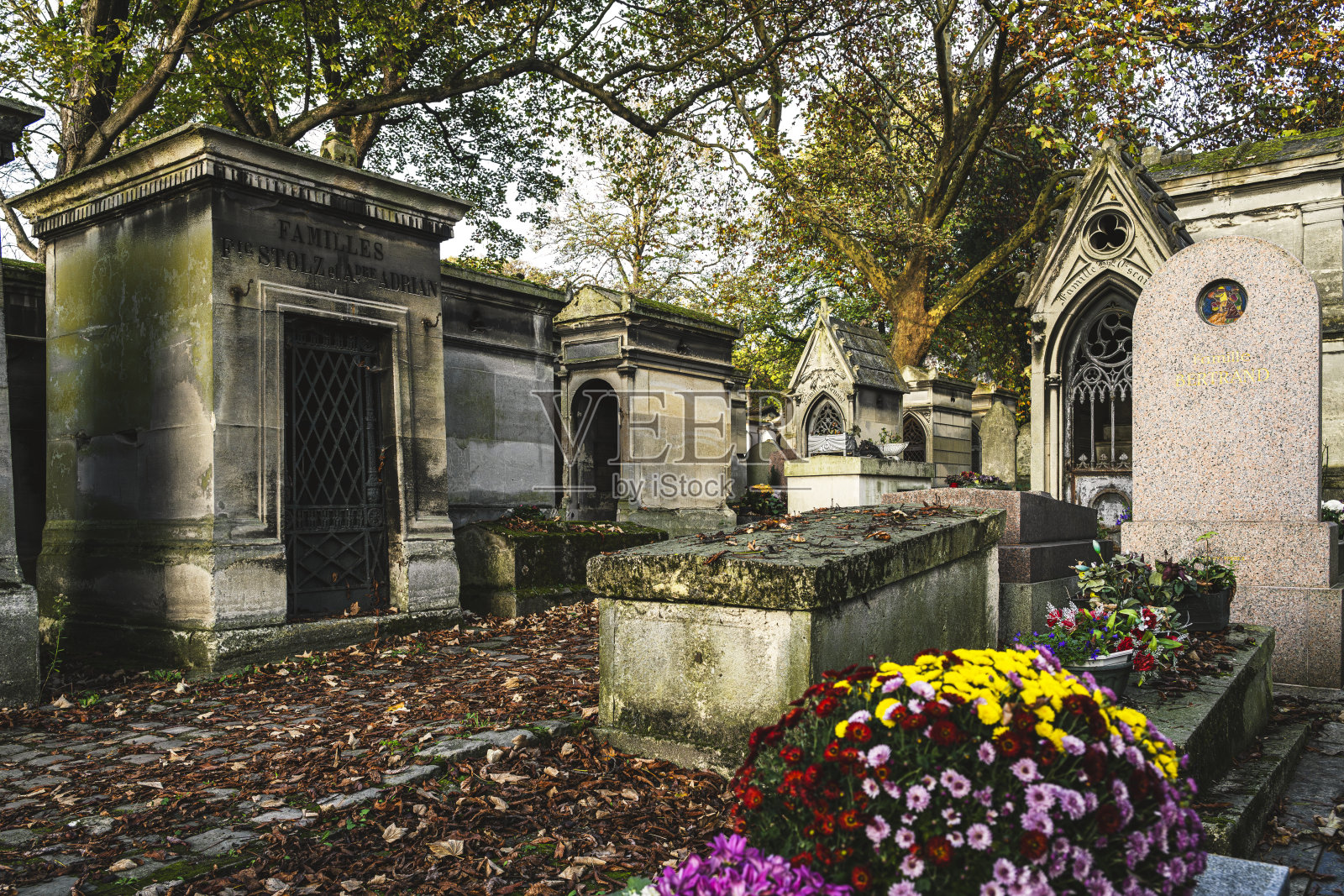 巴黎：拉谢兹公墓照片摄影图片