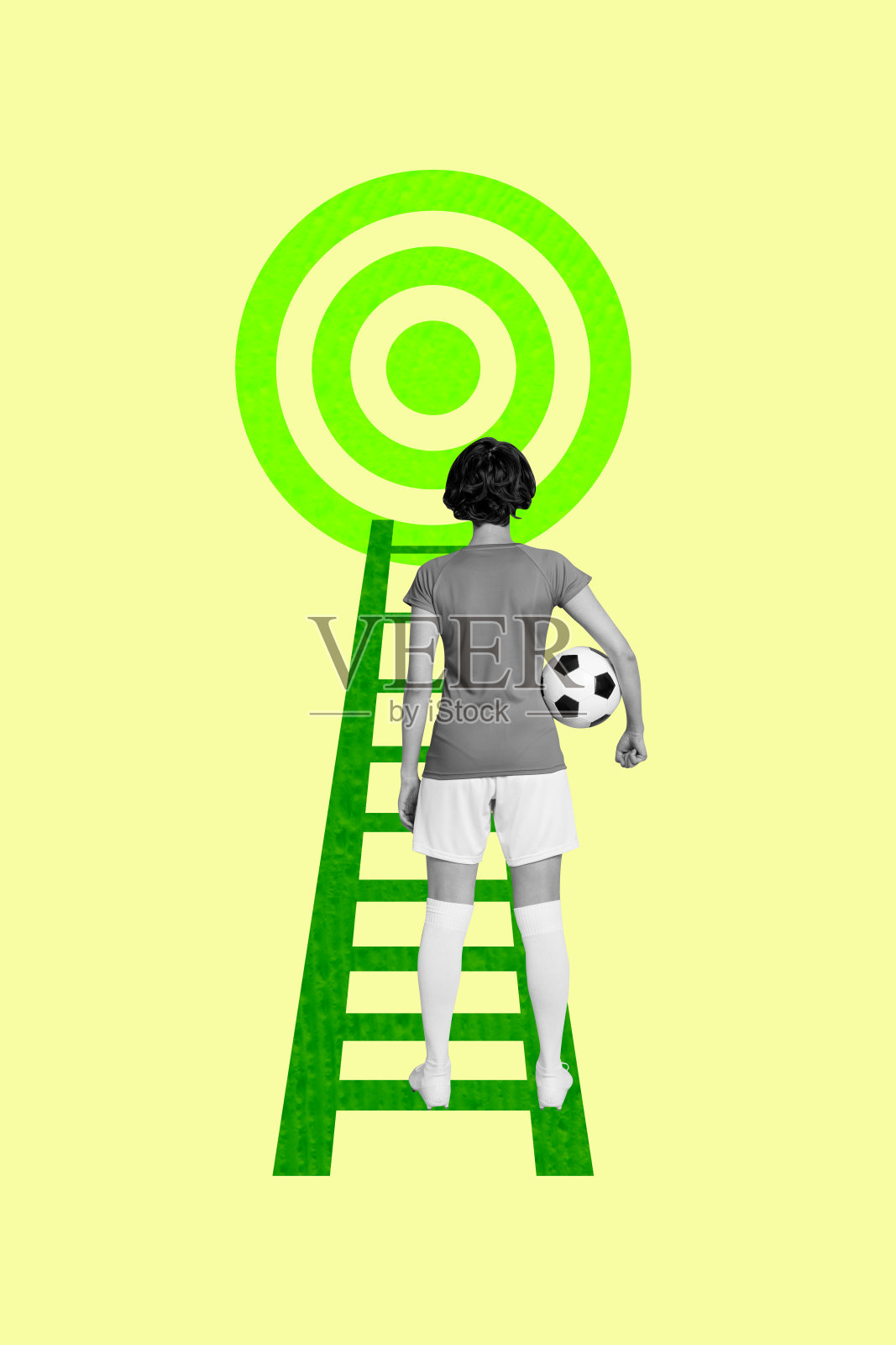 垂直照片拼贴，匿名足球女孩背对镜头，手持足球，瞄准梯子，象征成就，背景为涂鸦风格。照片摄影图片
