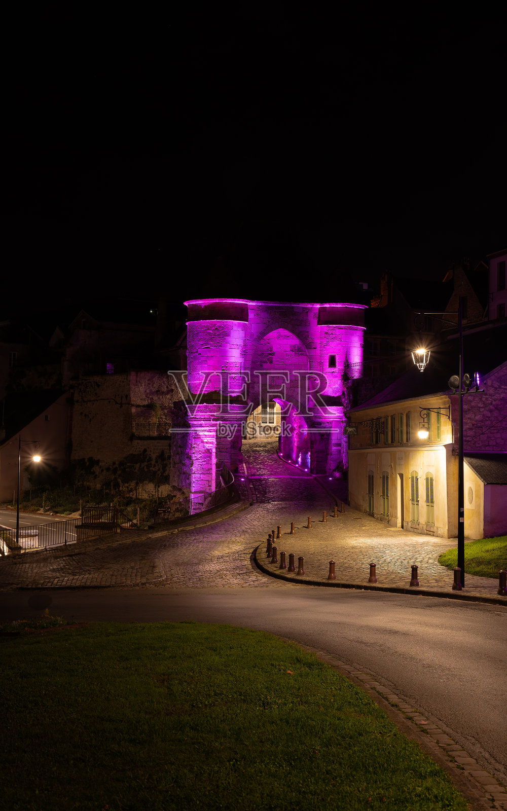 法国拉昂的索瓦松门夜景照片摄影图片