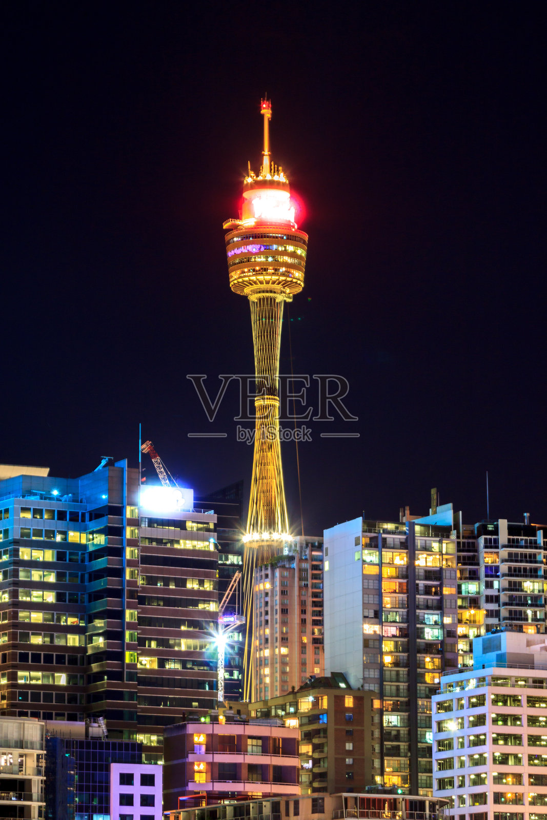 夜晚灯火辉煌的城市照片摄影图片