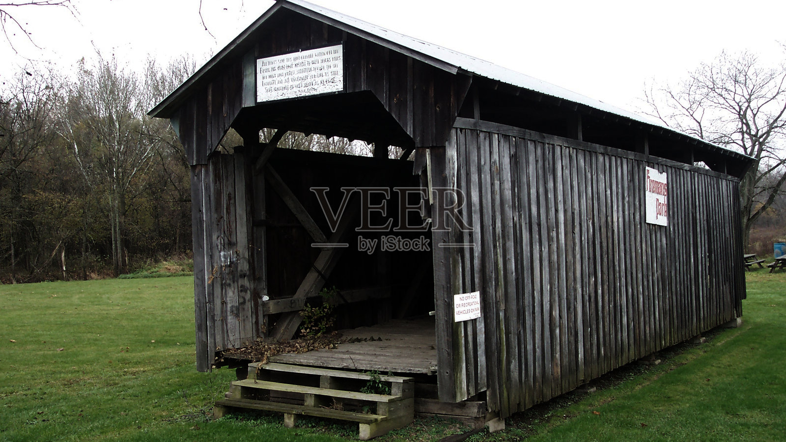 古老的有顶桥照片摄影图片