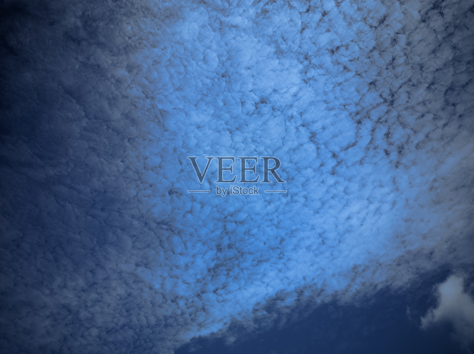 高清自然壁纸背景，明亮的夏季蓝天照片摄影图片