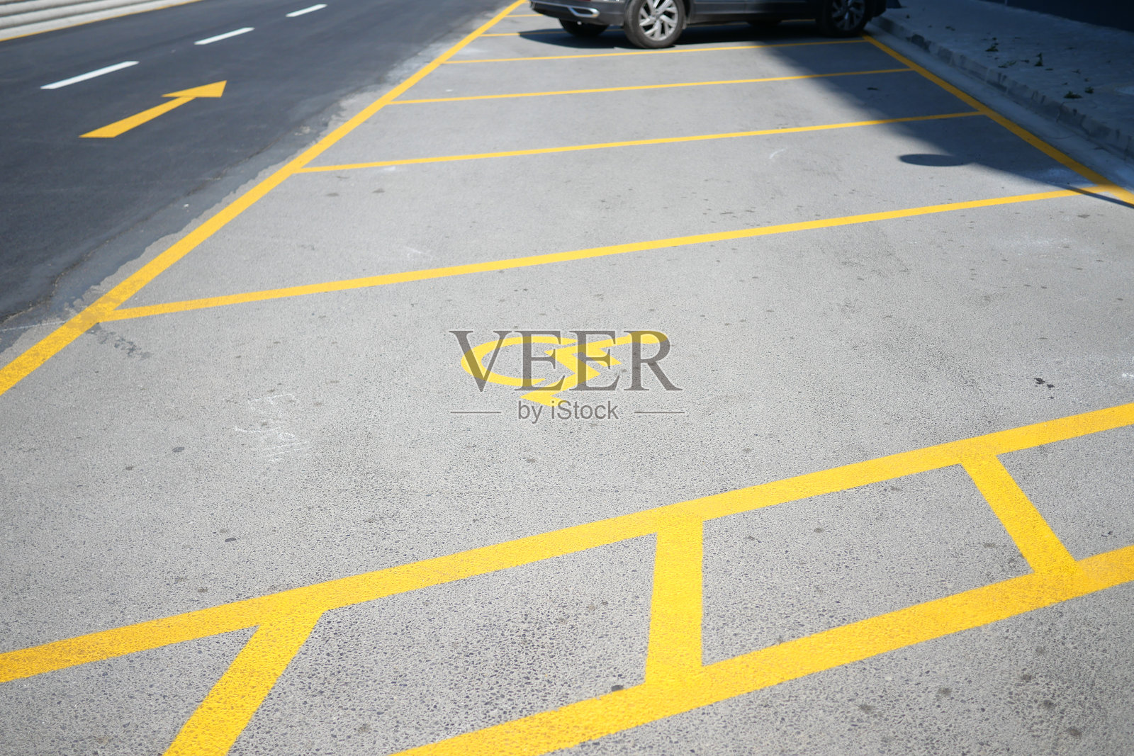 无障碍停车位，清晰标识，确保安全便捷的体验照片摄影图片