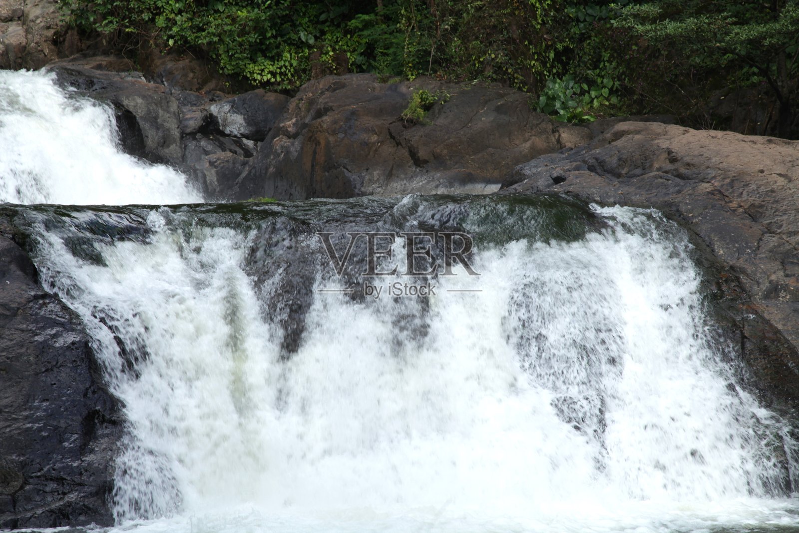 南戎瀑布的风景，放松的旅行地点照片摄影图片