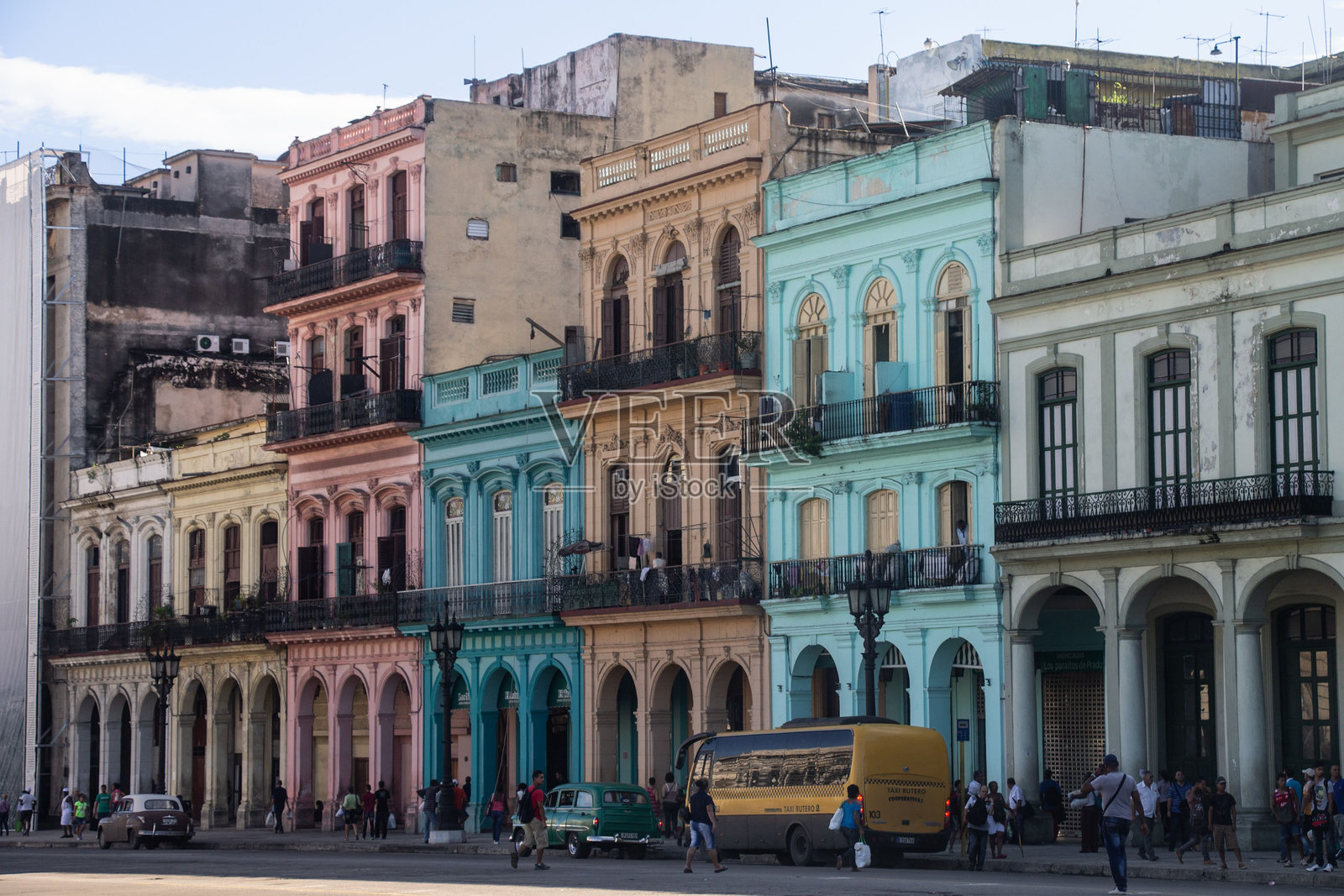 拉哈市中心色彩斑斓的历史建筑典型外观照片摄影图片